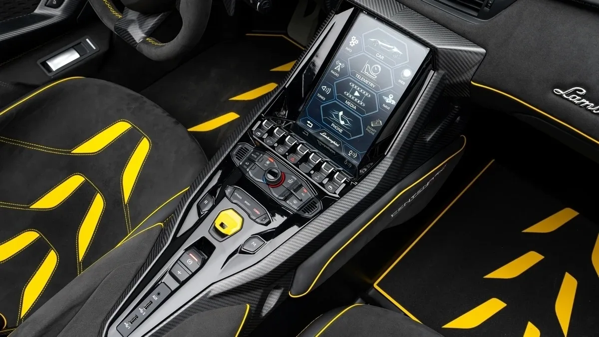 2017 Lamborghini Centenario Roadster LP 770-4 angeboten von einem Fachhändler in Dubai, Vereinigte Arabische Emirate, Foto 15 von 25