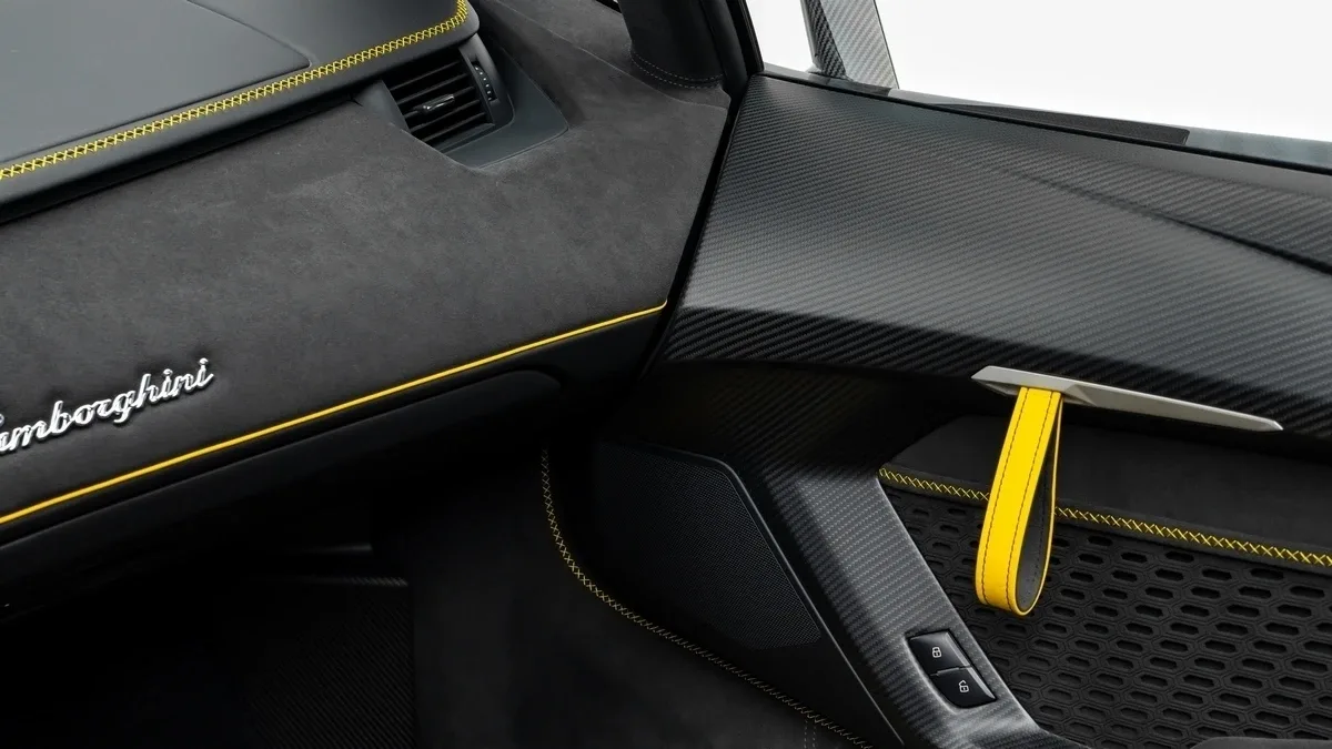 2017 Lamborghini Centenario Roadster LP 770-4 angeboten von einem Fachhändler in Dubai, Vereinigte Arabische Emirate, Foto 18 von 25