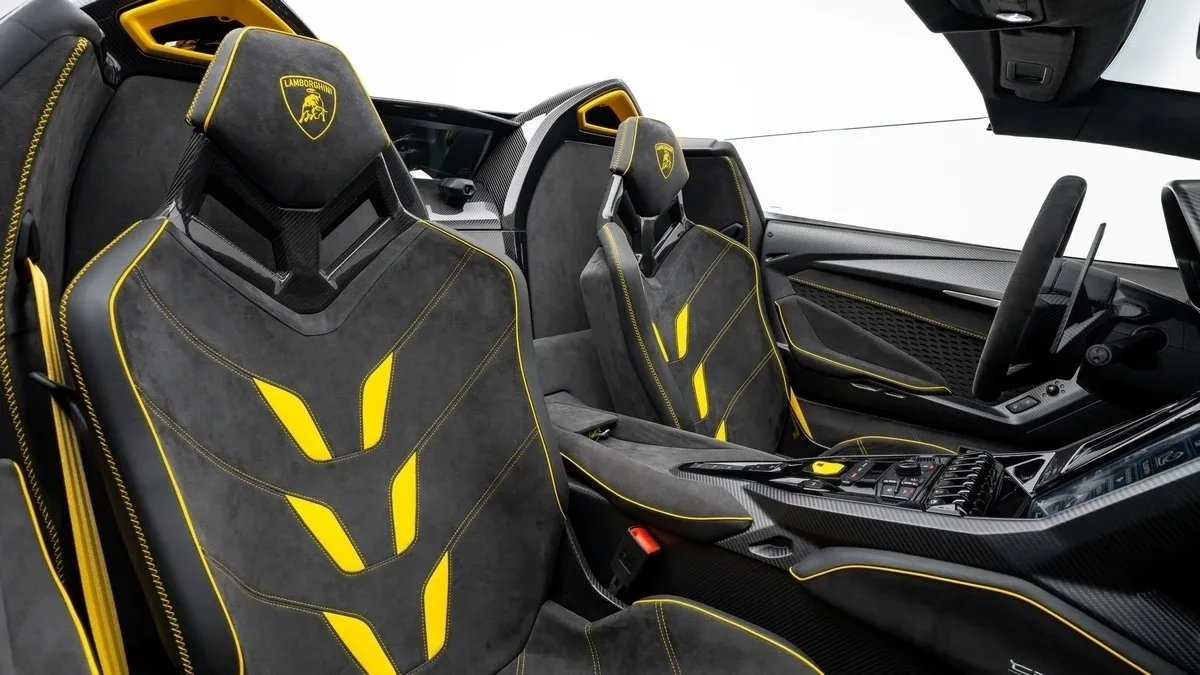2017 Lamborghini Centenario Roadster LP 770-4 angeboten von einem Fachhändler in Dubai, Vereinigte Arabische Emirate, Foto 21 von 25