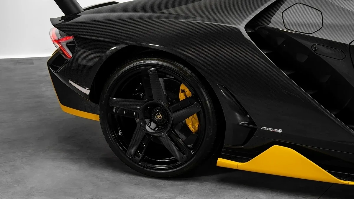 2017 Lamborghini Centenario Roadster LP 770-4 angeboten von einem Fachhändler in Dubai, Vereinigte Arabische Emirate, Foto 24 von 25