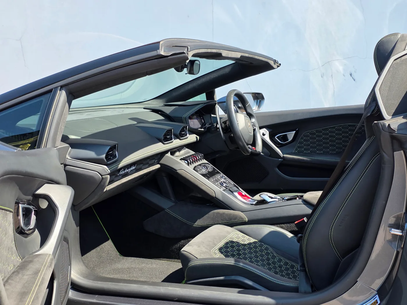 2017 Lamborghini Huracán LP 610-4 Spyder proposée par un groupe de concessions agréées à Pangbourne, Royaume-Uni, photo 6 sur 20