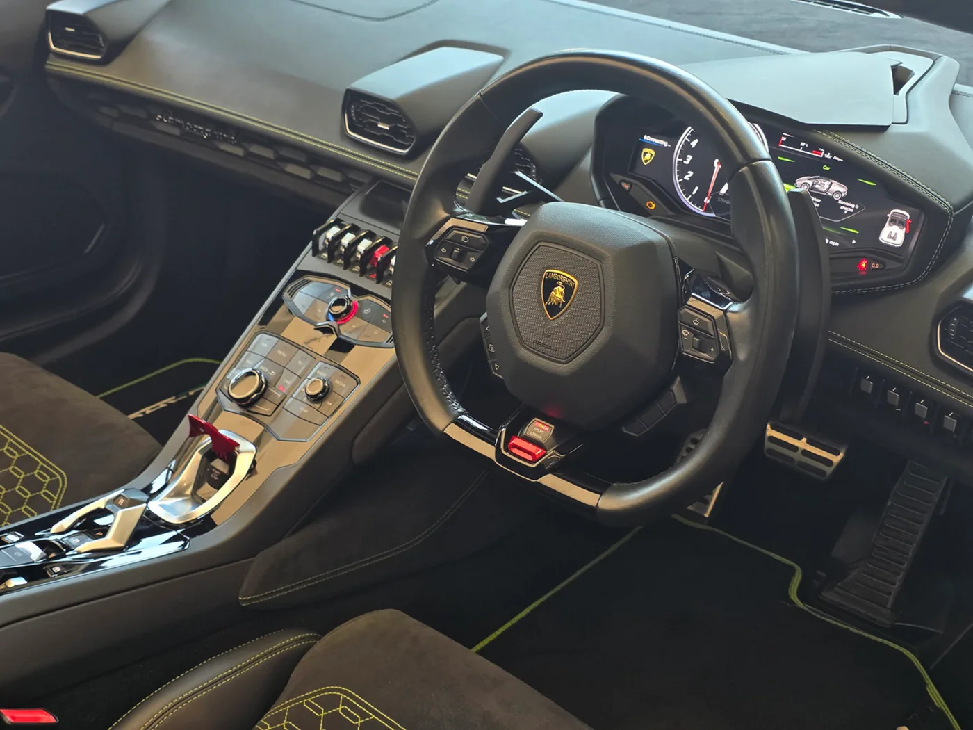 2017 Lamborghini Huracán LP 610-4 Spyder proposée par un groupe de concessions agréées à Pangbourne, Royaume-Uni, photo 12 sur 20