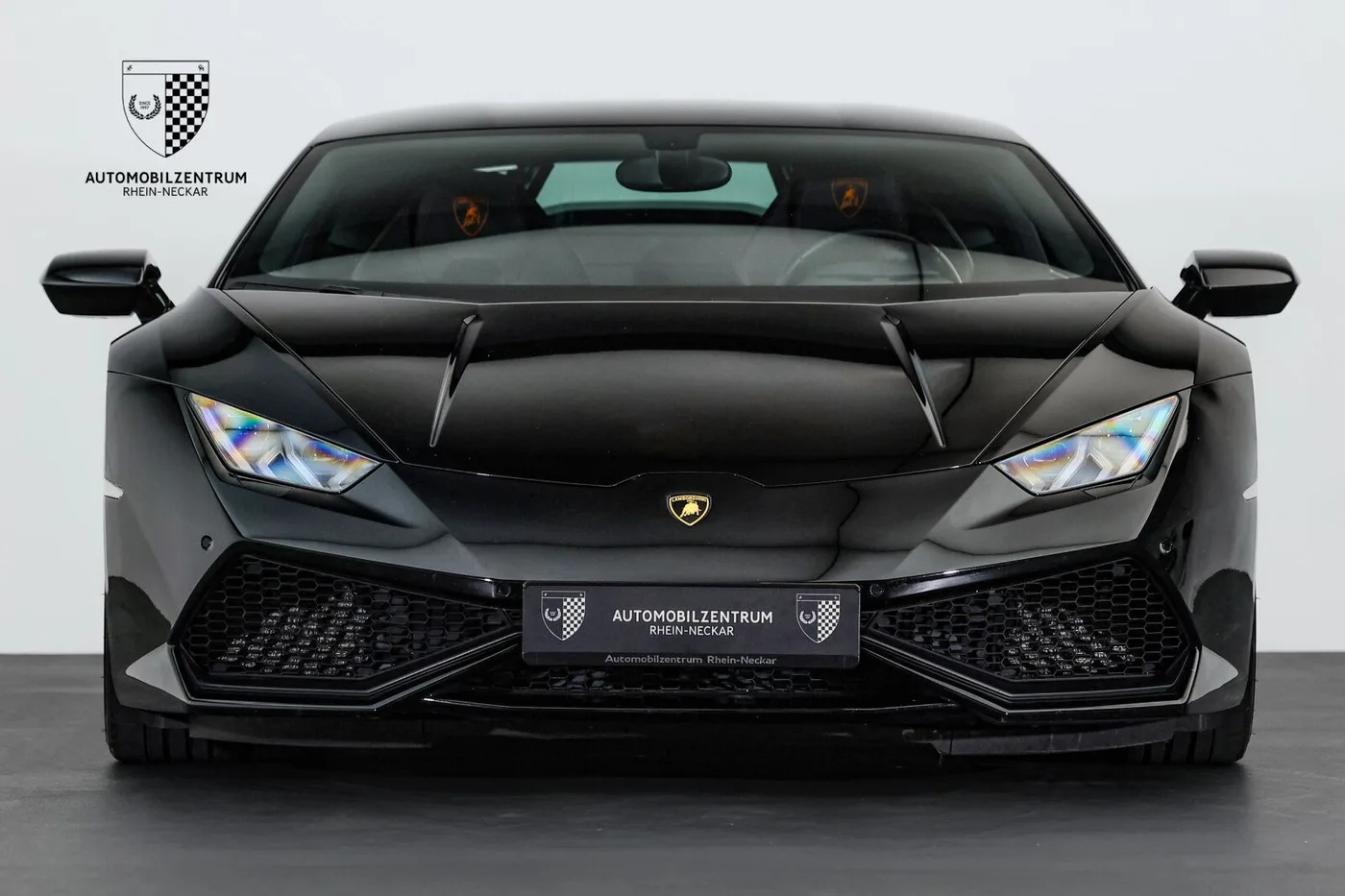2017 Lamborghini Huracán LP 610-4 offered by a supercar dealer in Viernheim, Germany, photo 2 of 25