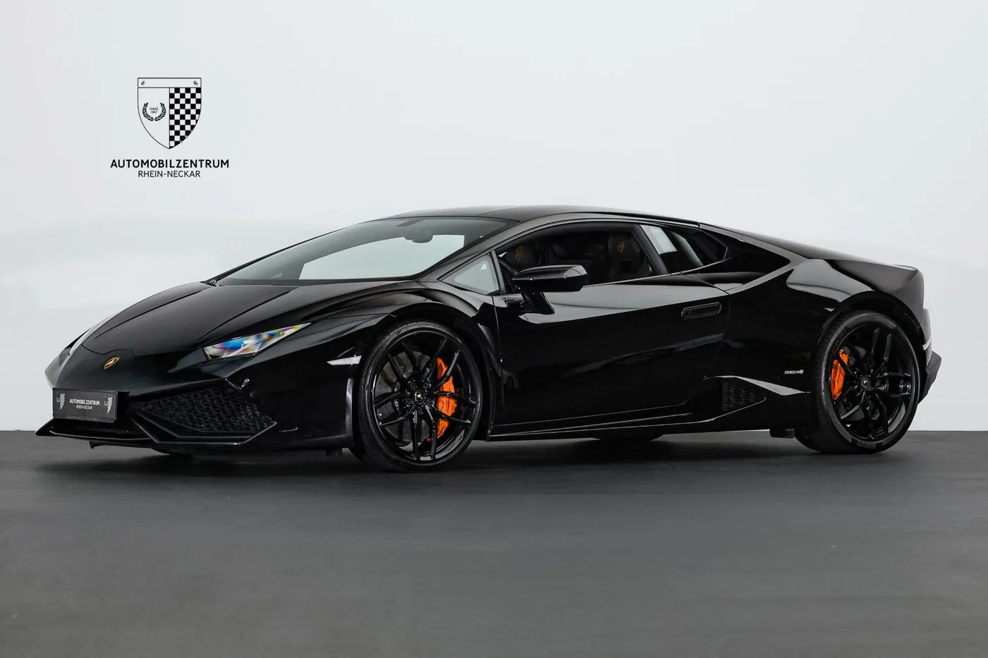 2017 Lamborghini Huracán LP 610-4 offered by a supercar dealer in Viernheim, Germany, photo 3 of 25