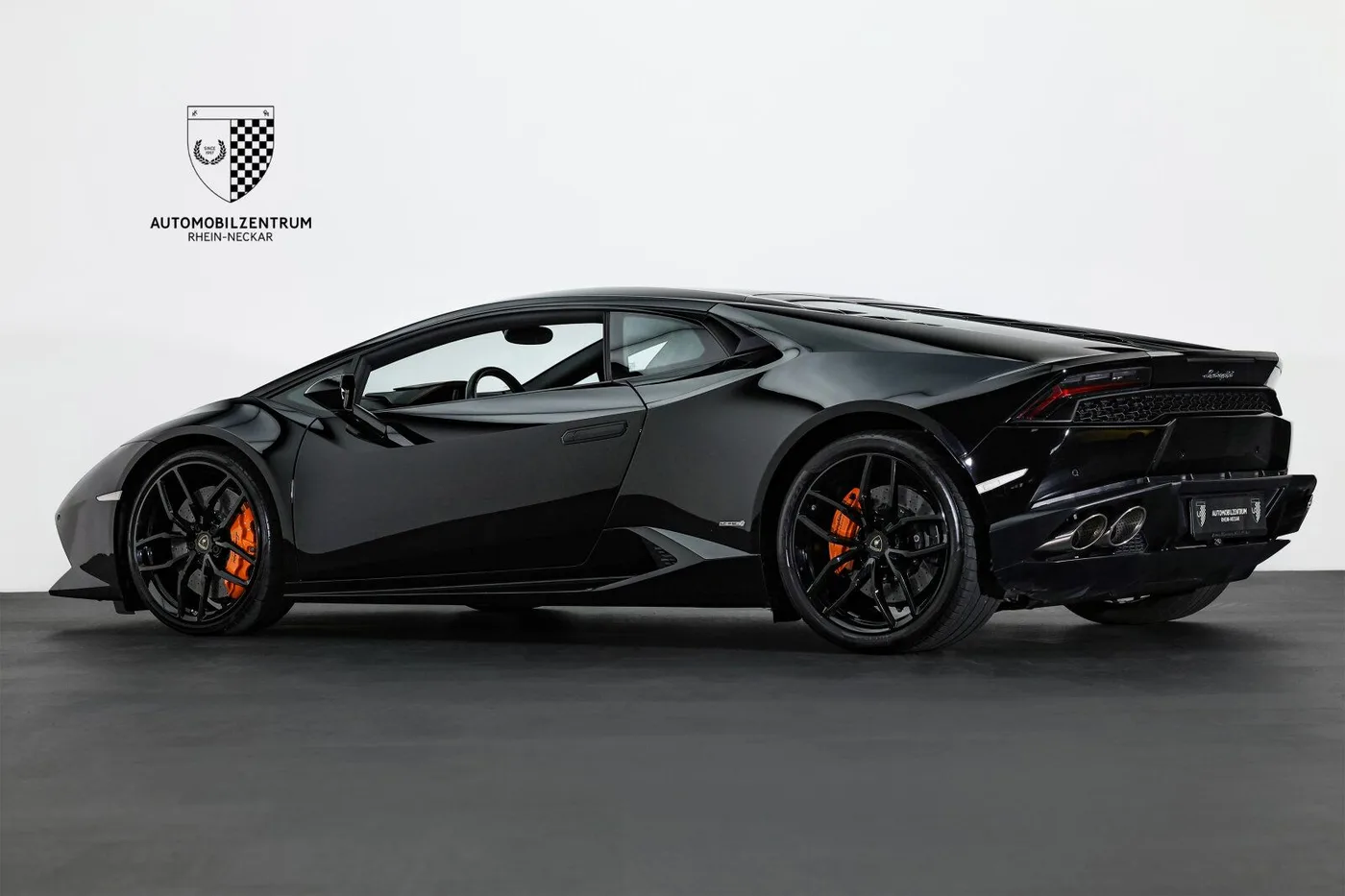 2017 Lamborghini Huracán LP 610-4 offered by a supercar dealer in Viernheim, Germany, photo 5 of 25