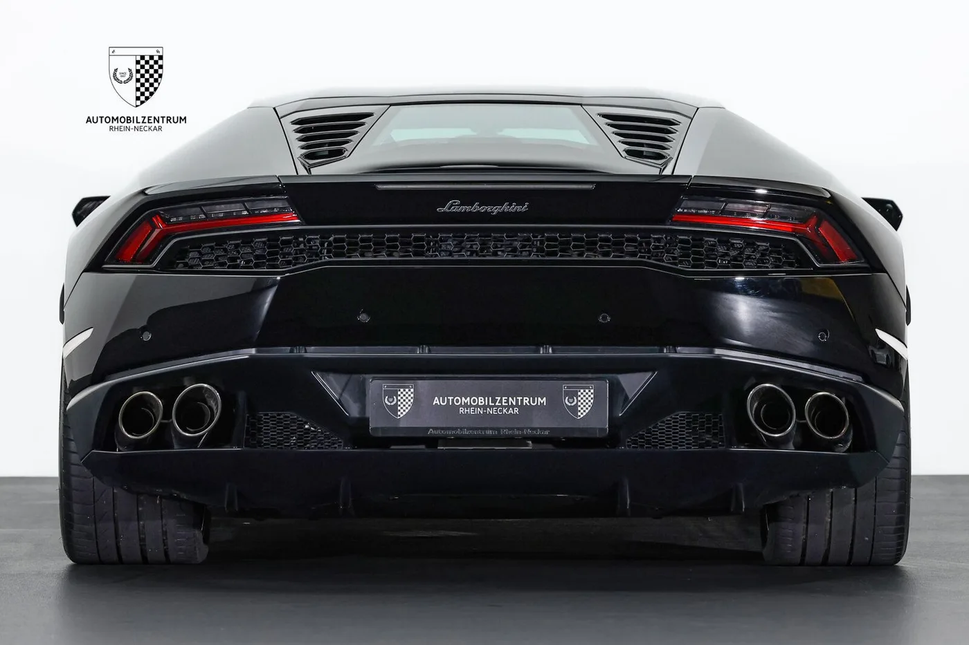 2017 Lamborghini Huracán LP 610-4 offered by a supercar dealer in Viernheim, Germany, photo 6 of 25