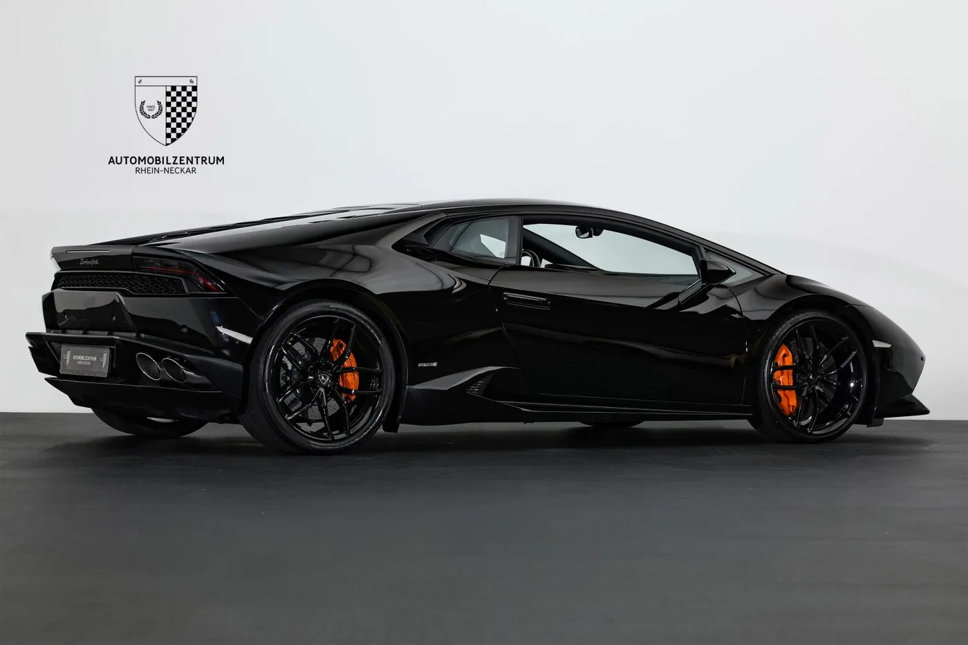 2017 Lamborghini Huracán LP 610-4 offered by a supercar dealer in Viernheim, Germany, photo 7 of 25