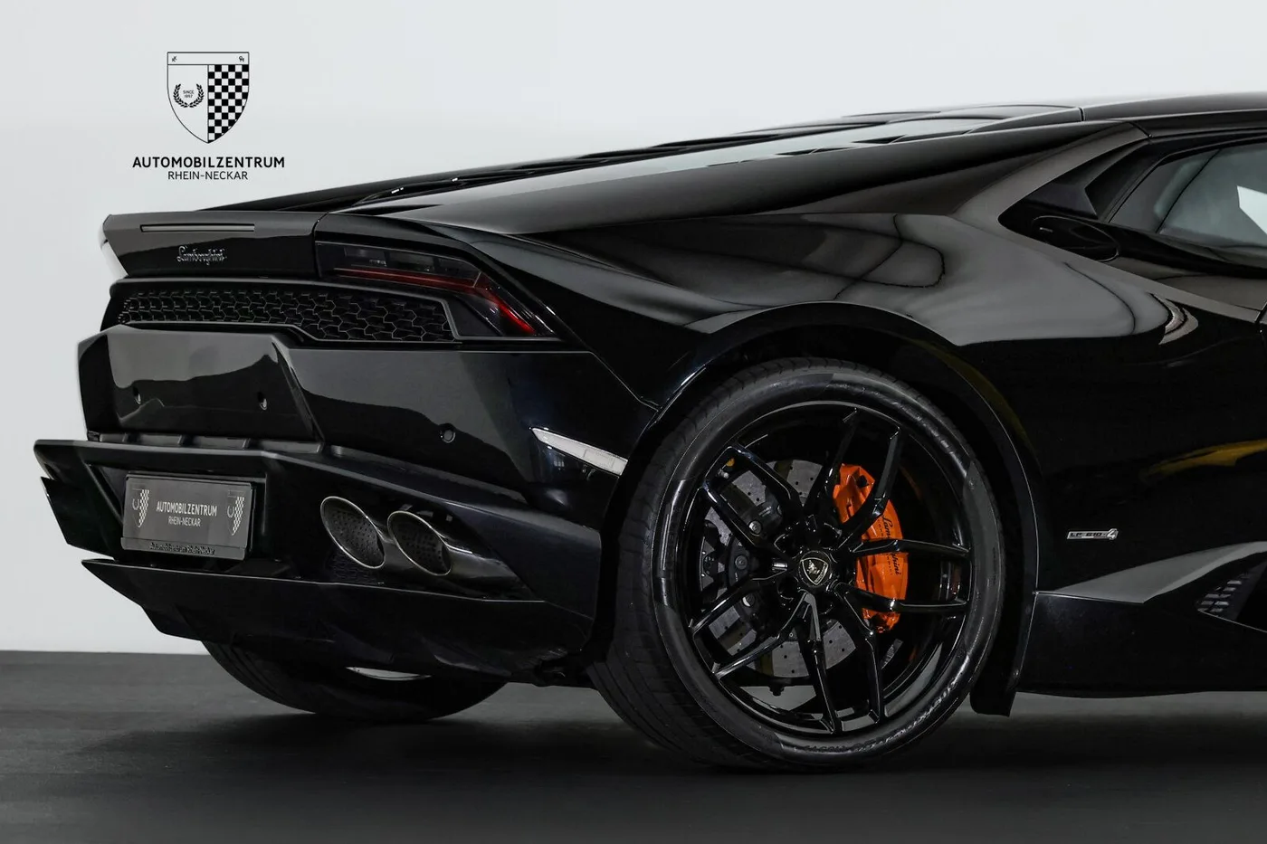2017 Lamborghini Huracán LP 610-4 offered by a supercar dealer in Viernheim, Germany, photo 10 of 25