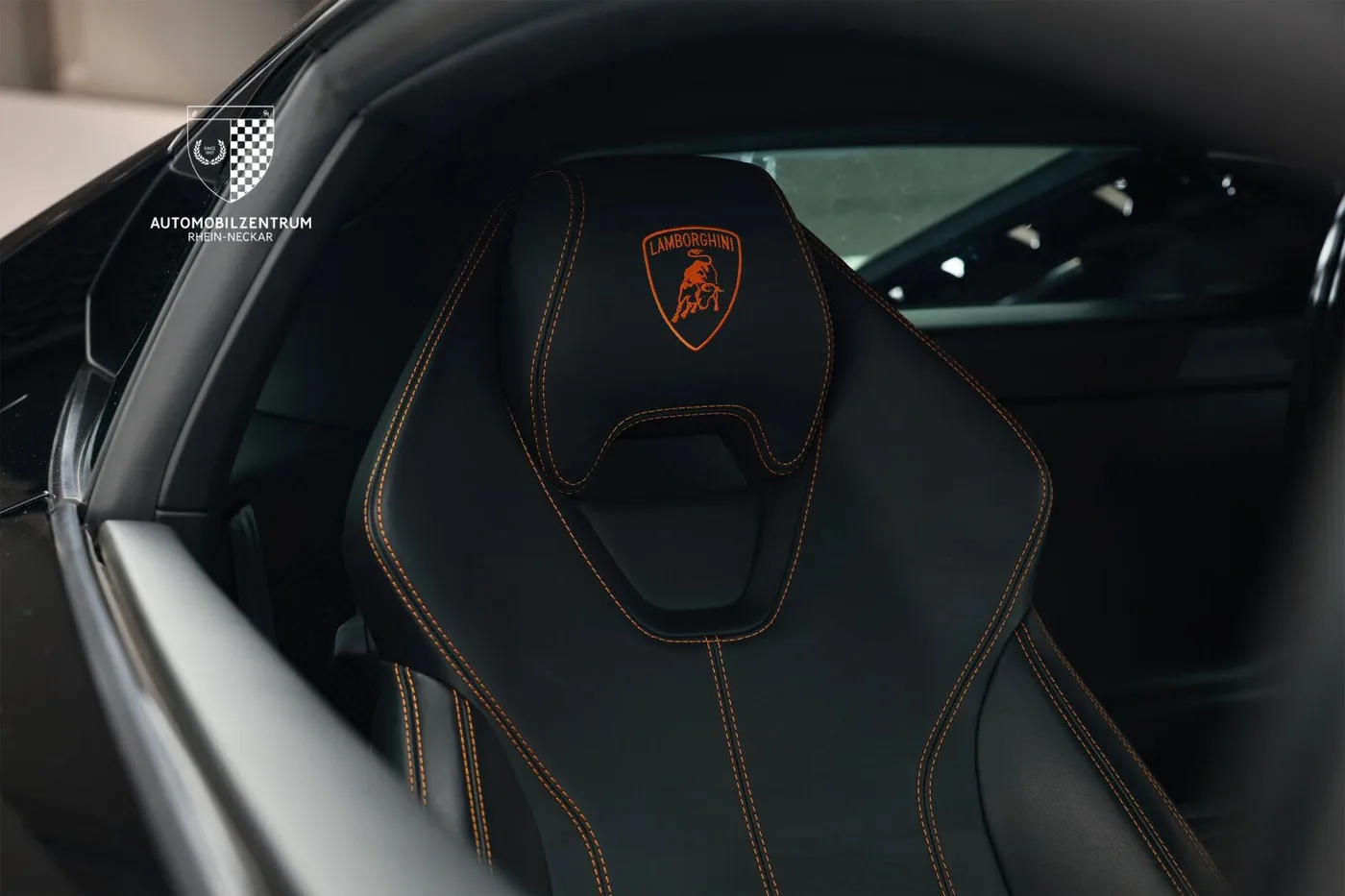 2017 Lamborghini Huracán LP 610-4 offered by a supercar dealer in Viernheim, Germany, photo 14 of 25