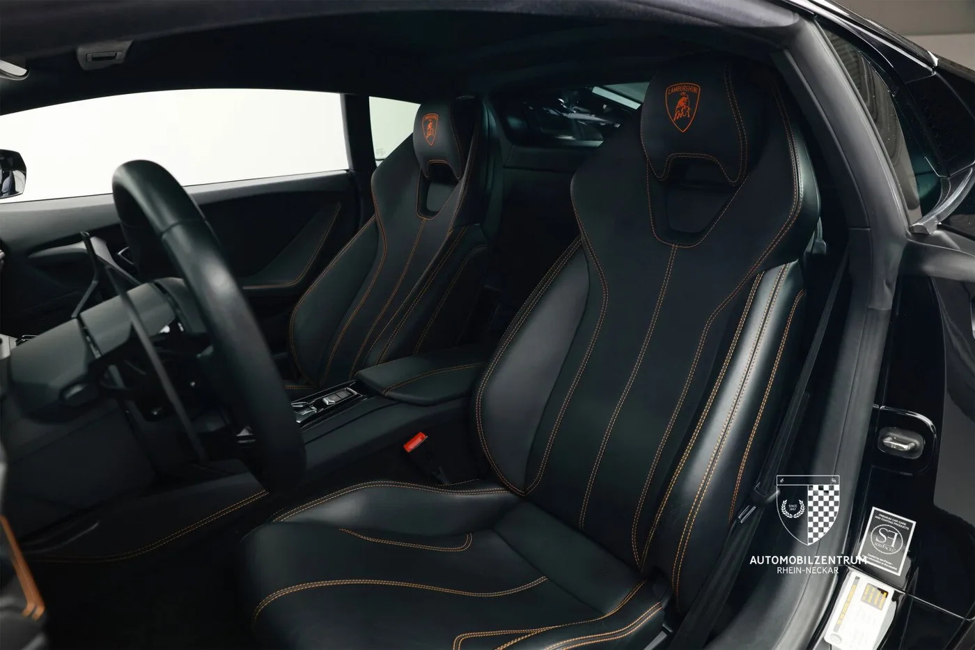 2017 Lamborghini Huracán LP 610-4 offered by a supercar dealer in Viernheim, Germany, photo 15 of 25