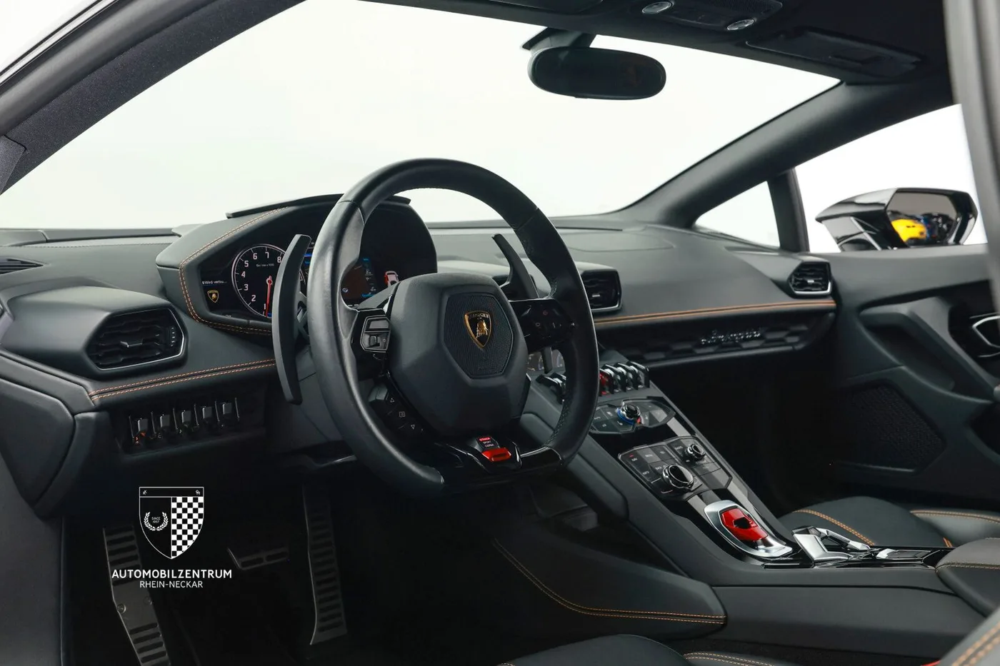 2017 Lamborghini Huracán LP 610-4 offered by a supercar dealer in Viernheim, Germany, photo 19 of 25