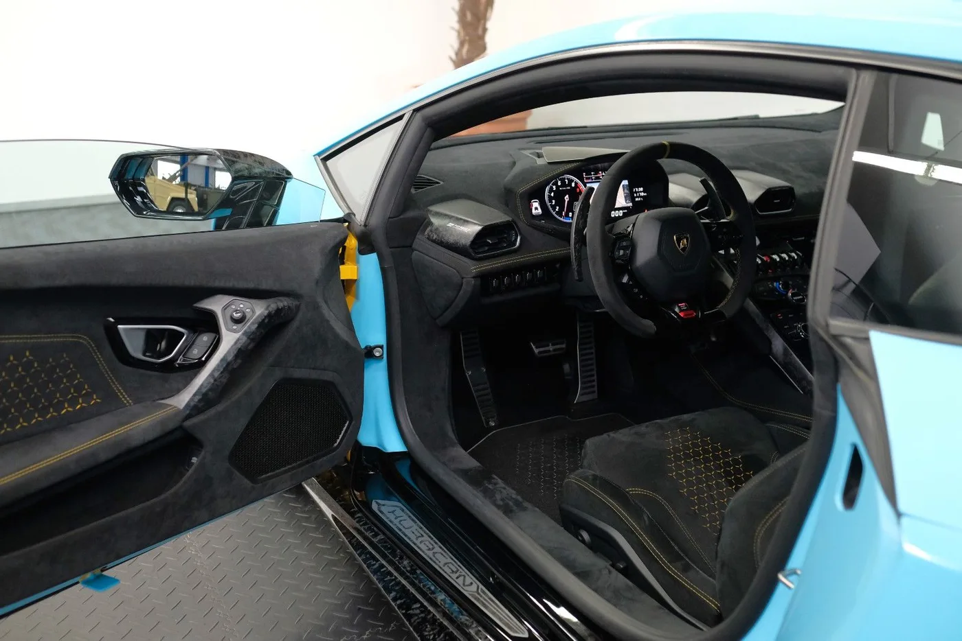 2017 Lamborghini Huracán Performante proposée par un concessionnaire spécialisé à Nuremberg, Allemagne, photo 12 sur 15