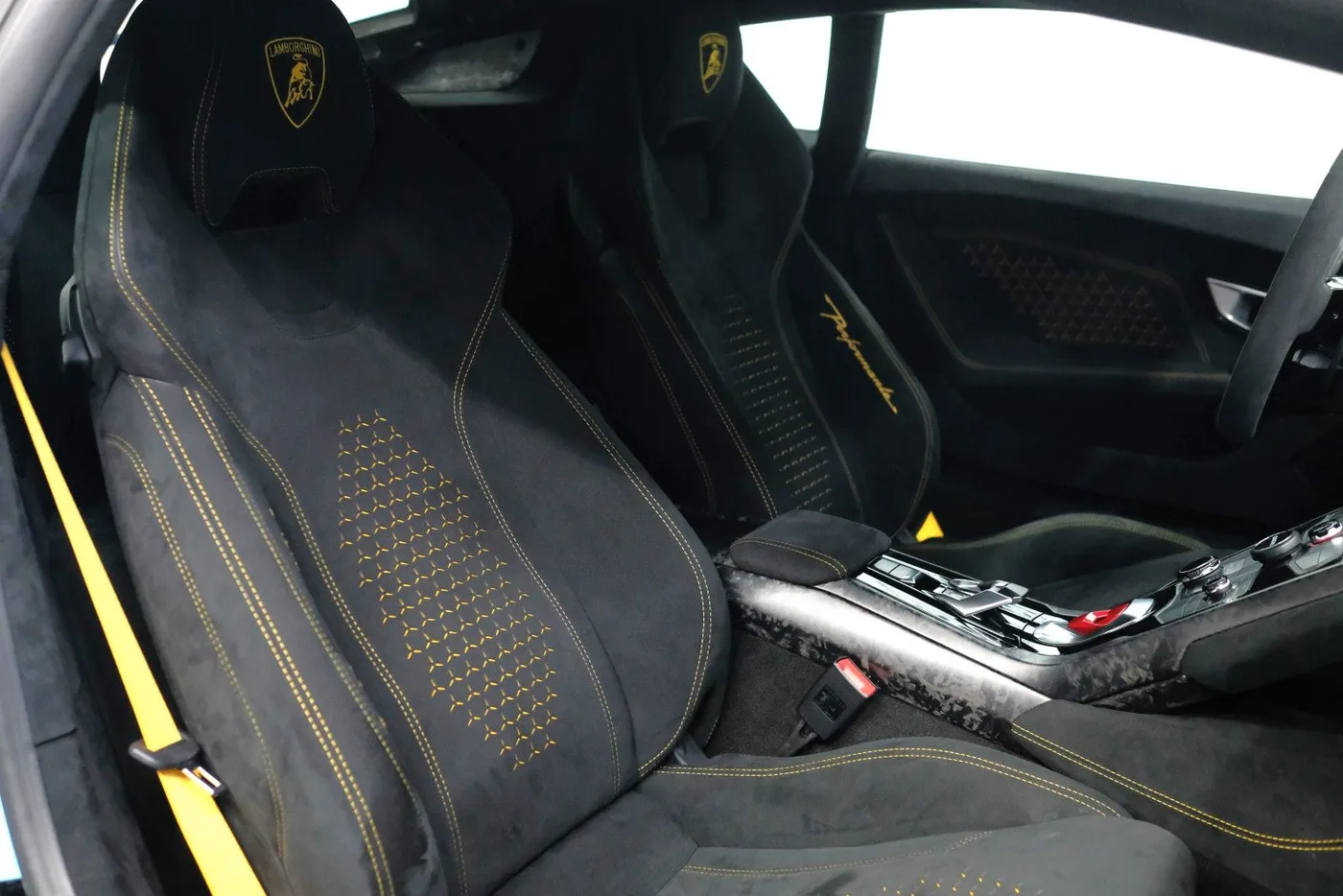 2017 Lamborghini Huracán Performante proposée par un concessionnaire spécialisé à Nuremberg, Allemagne, photo 14 sur 15