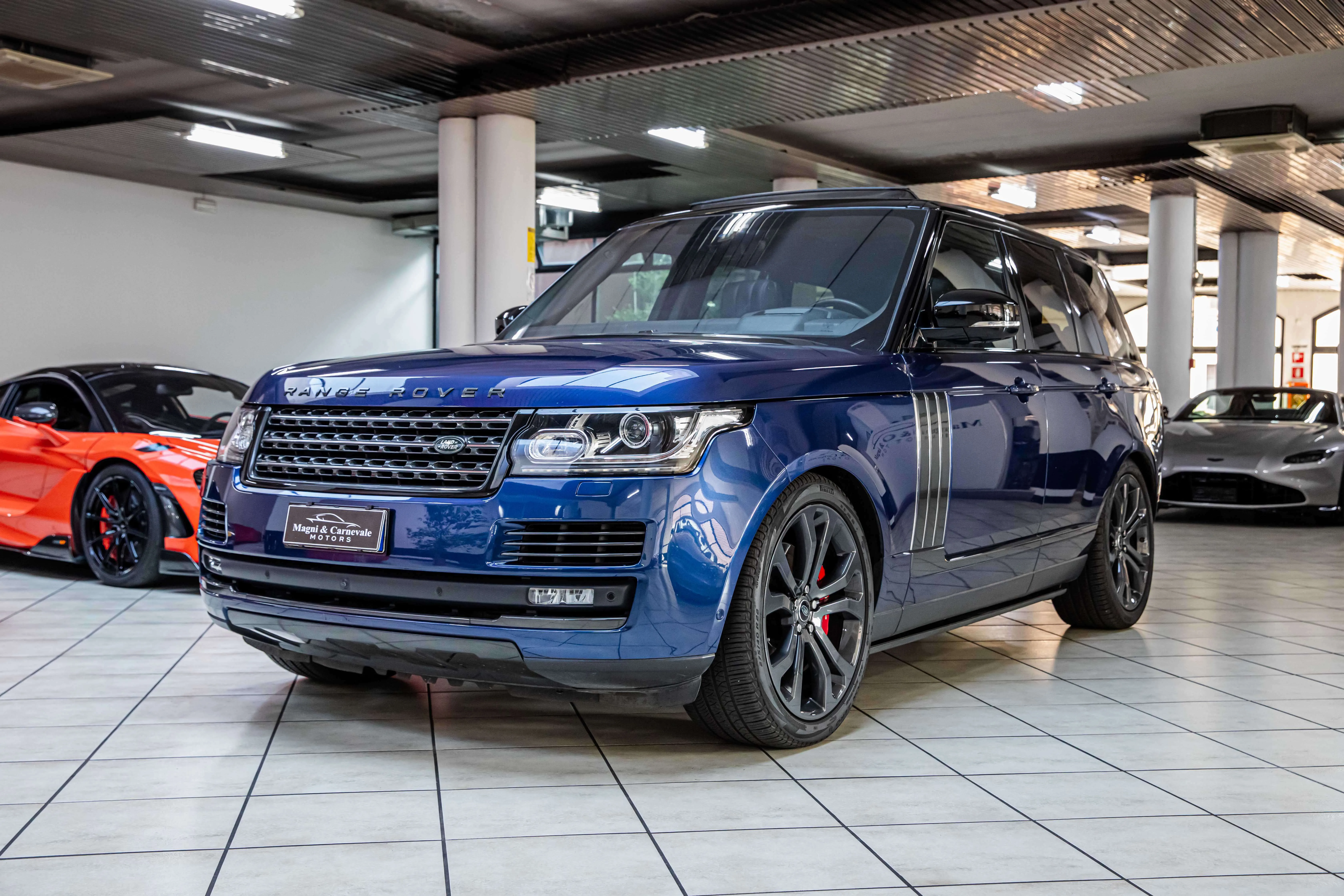 2017 Land Rover Range Rover SVAutobiography angeboten von einem Fachhändler in Mailand, Italien, Hauptfoto