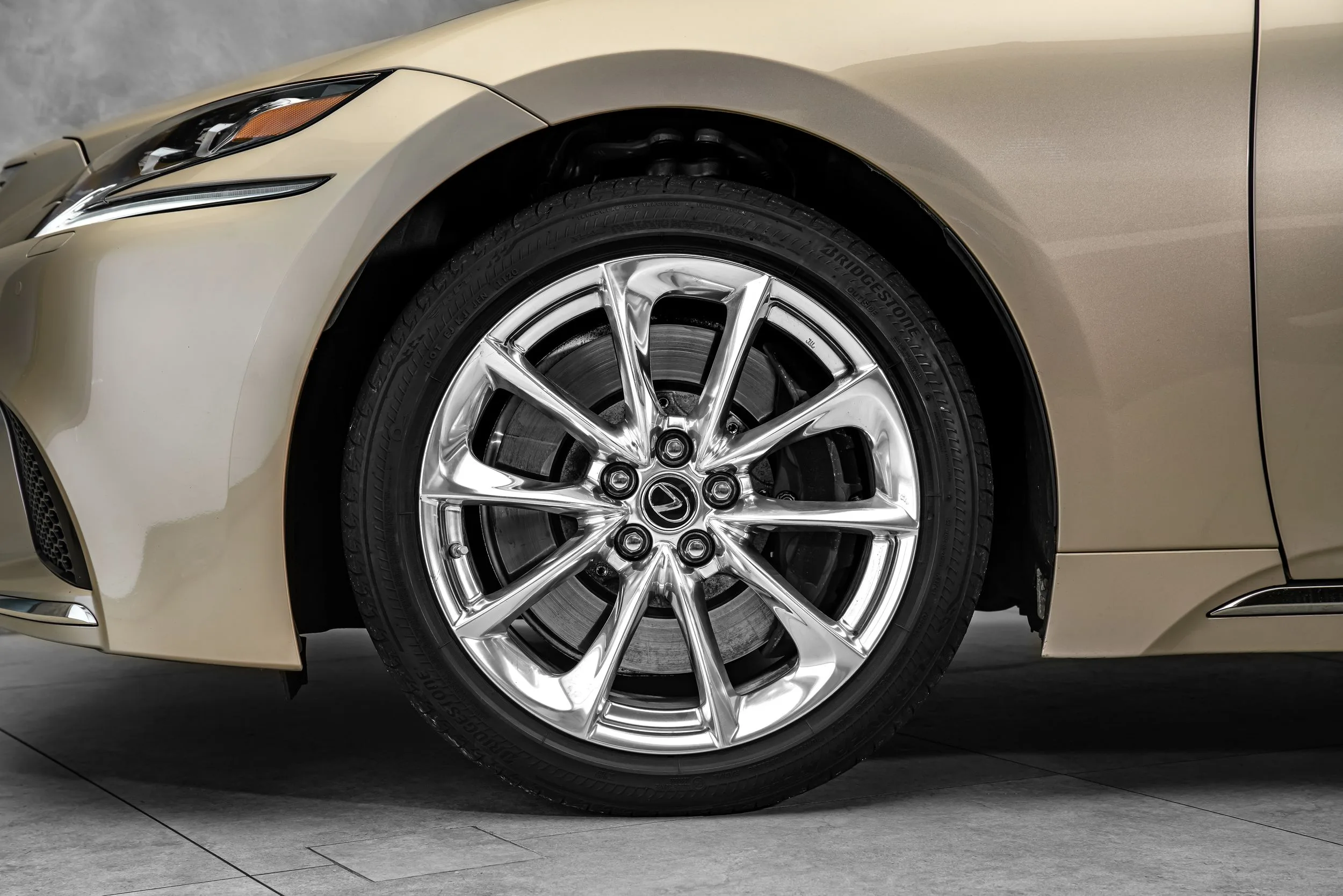 2017 Lexus LS 500h, 2/28