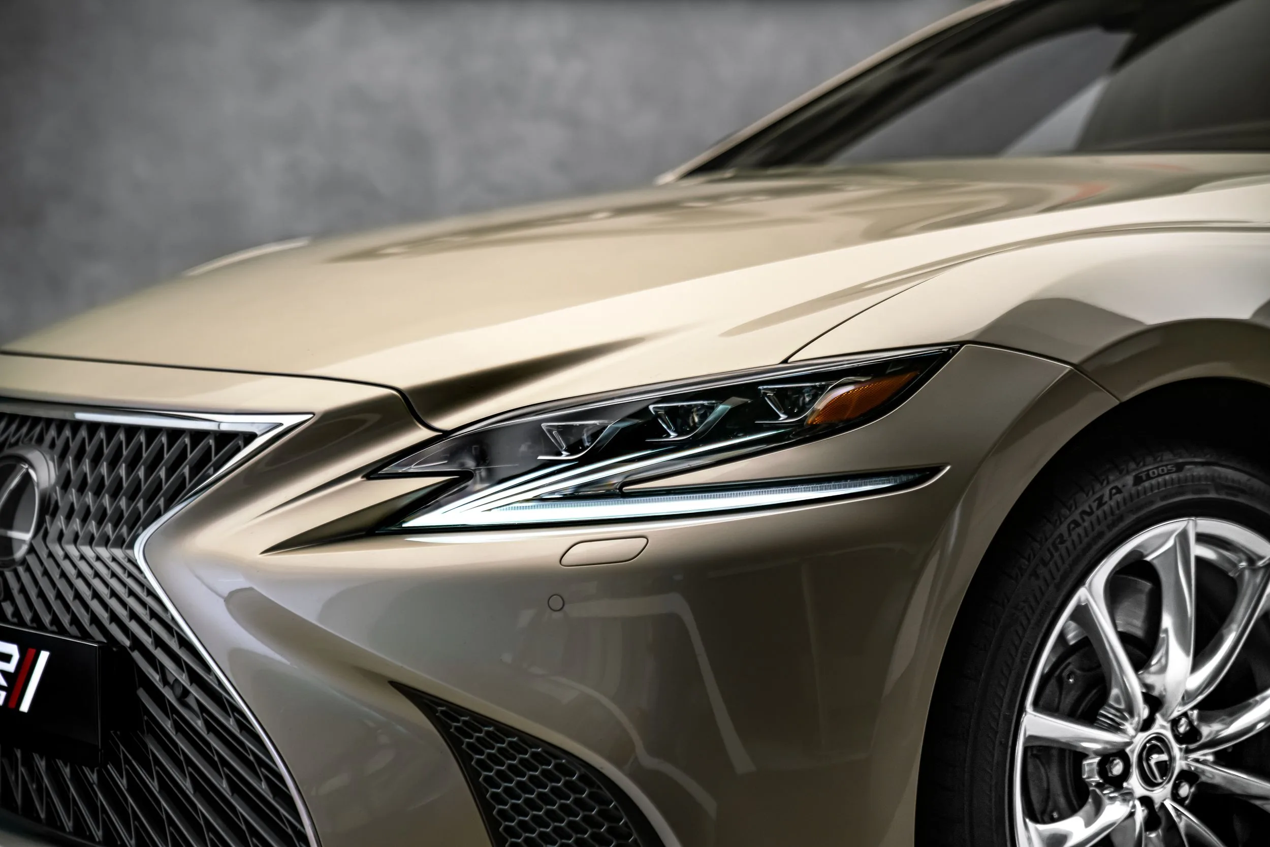 2017 Lexus LS 500h, 9/28