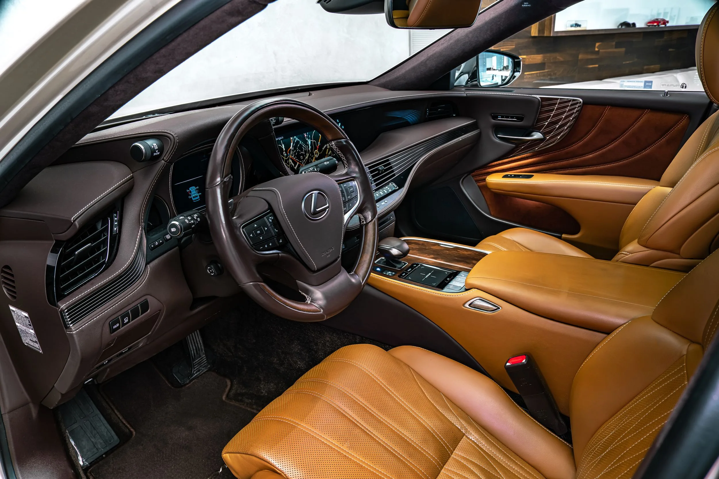 2017 Lexus LS 500h, 11/28