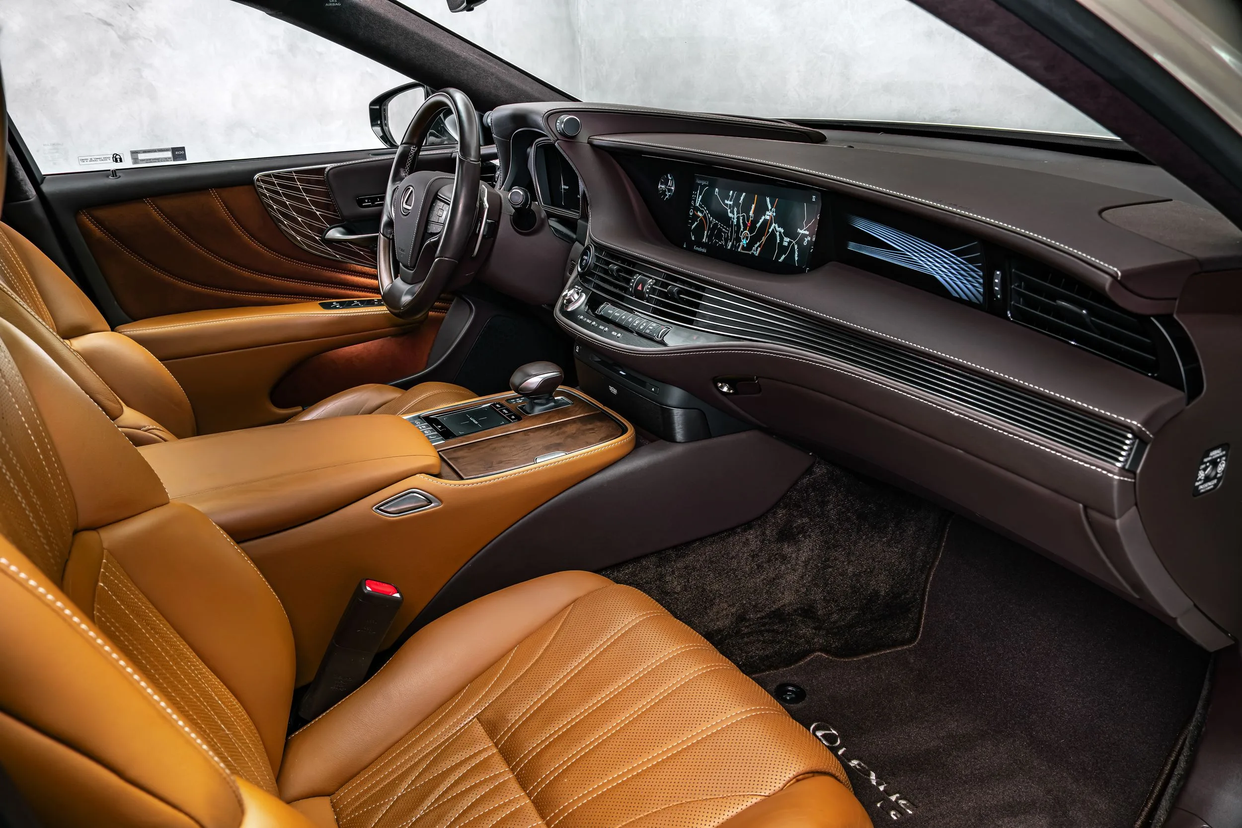 2017 Lexus LS 500h, 12/28