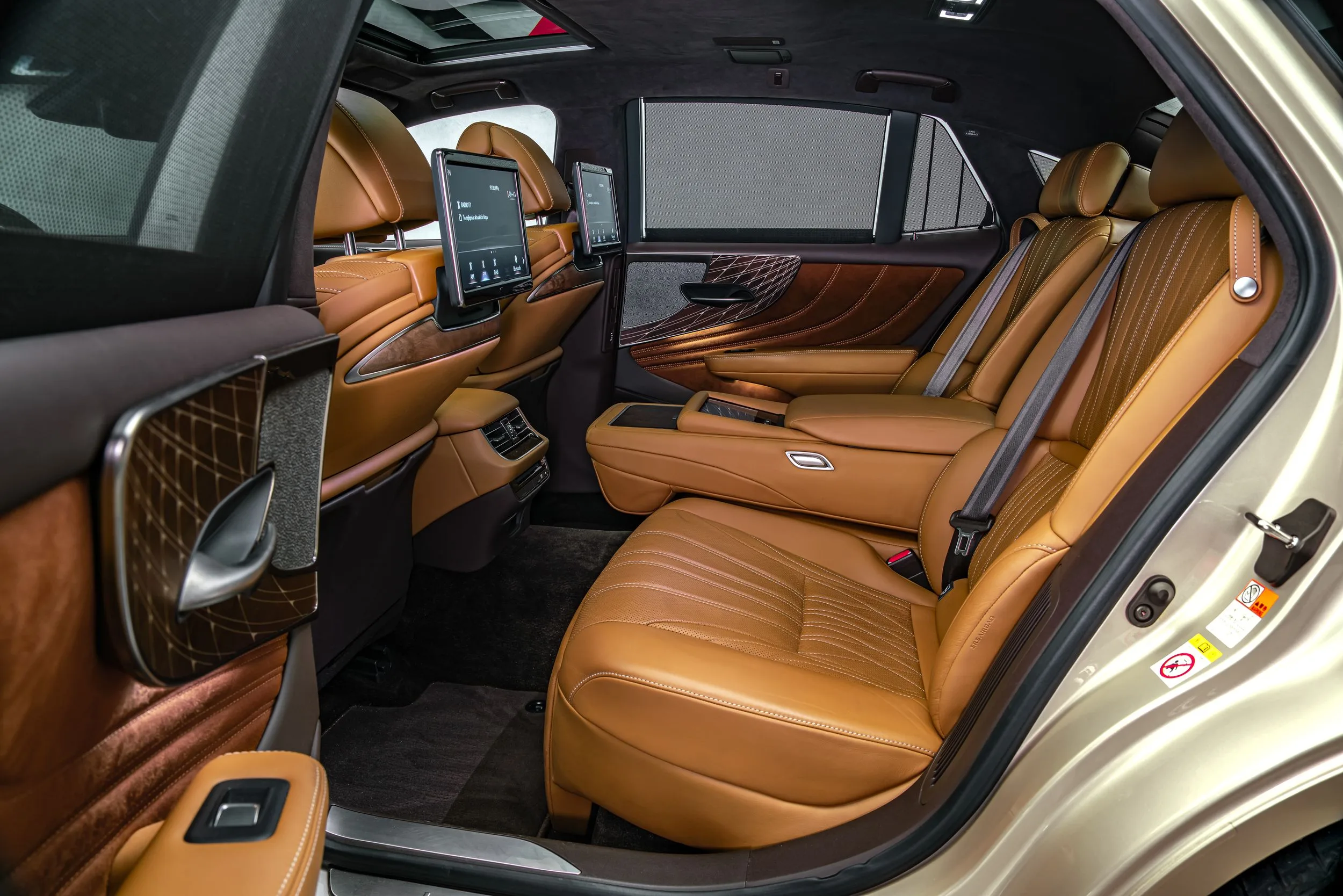 2017 Lexus LS 500h, 14/28