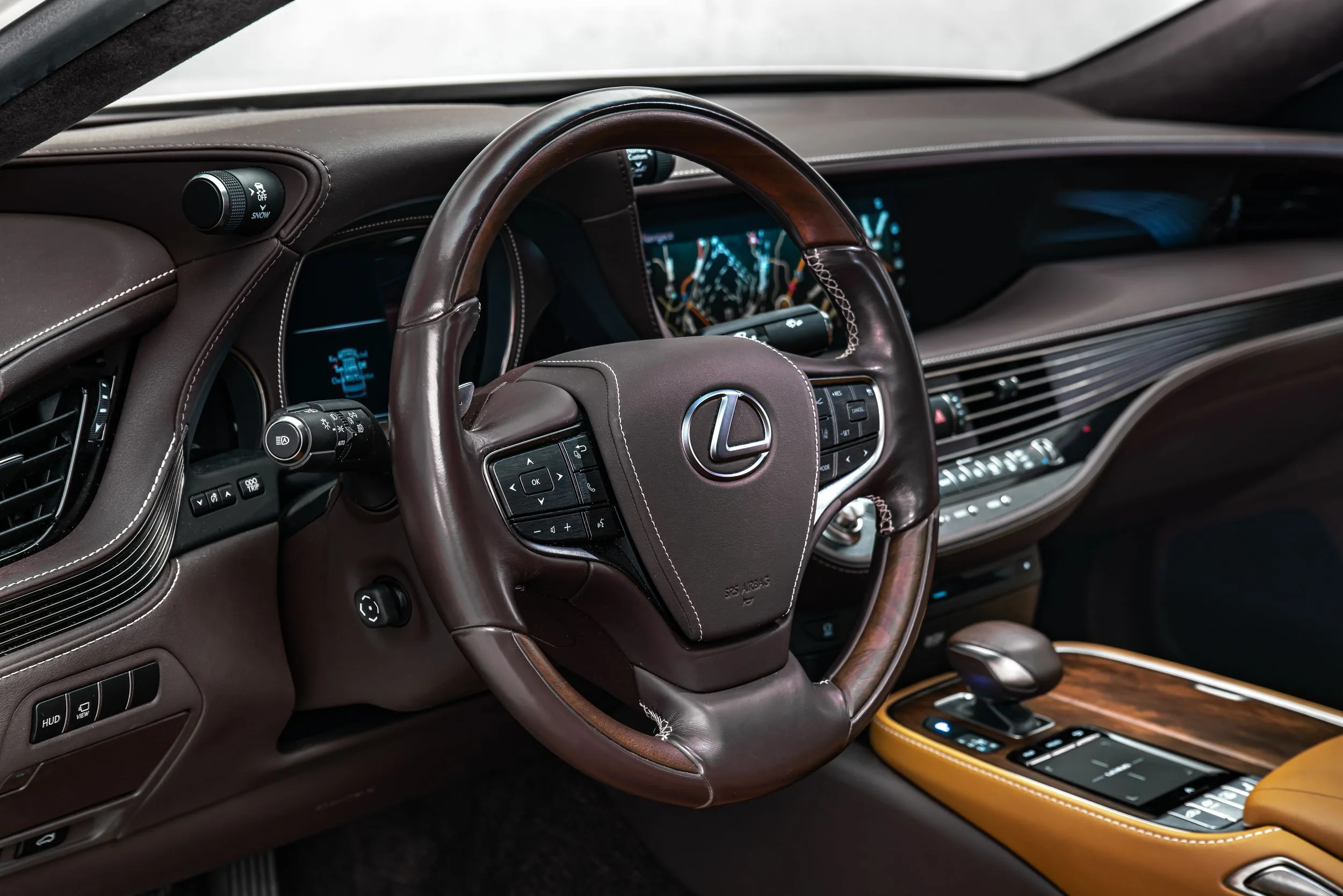 2017 Lexus LS 500h, 15/28