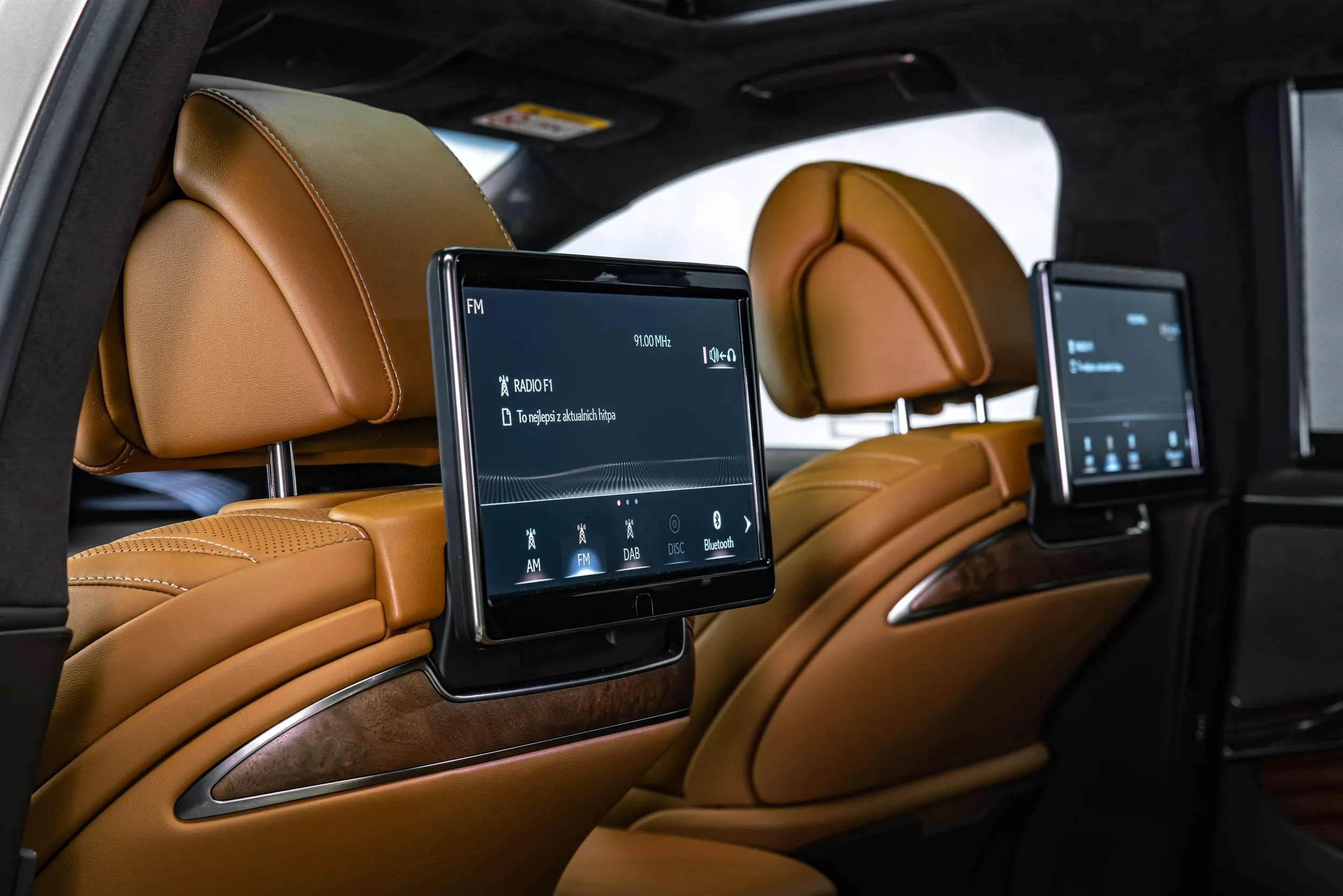 2017 Lexus LS 500h, 19/28