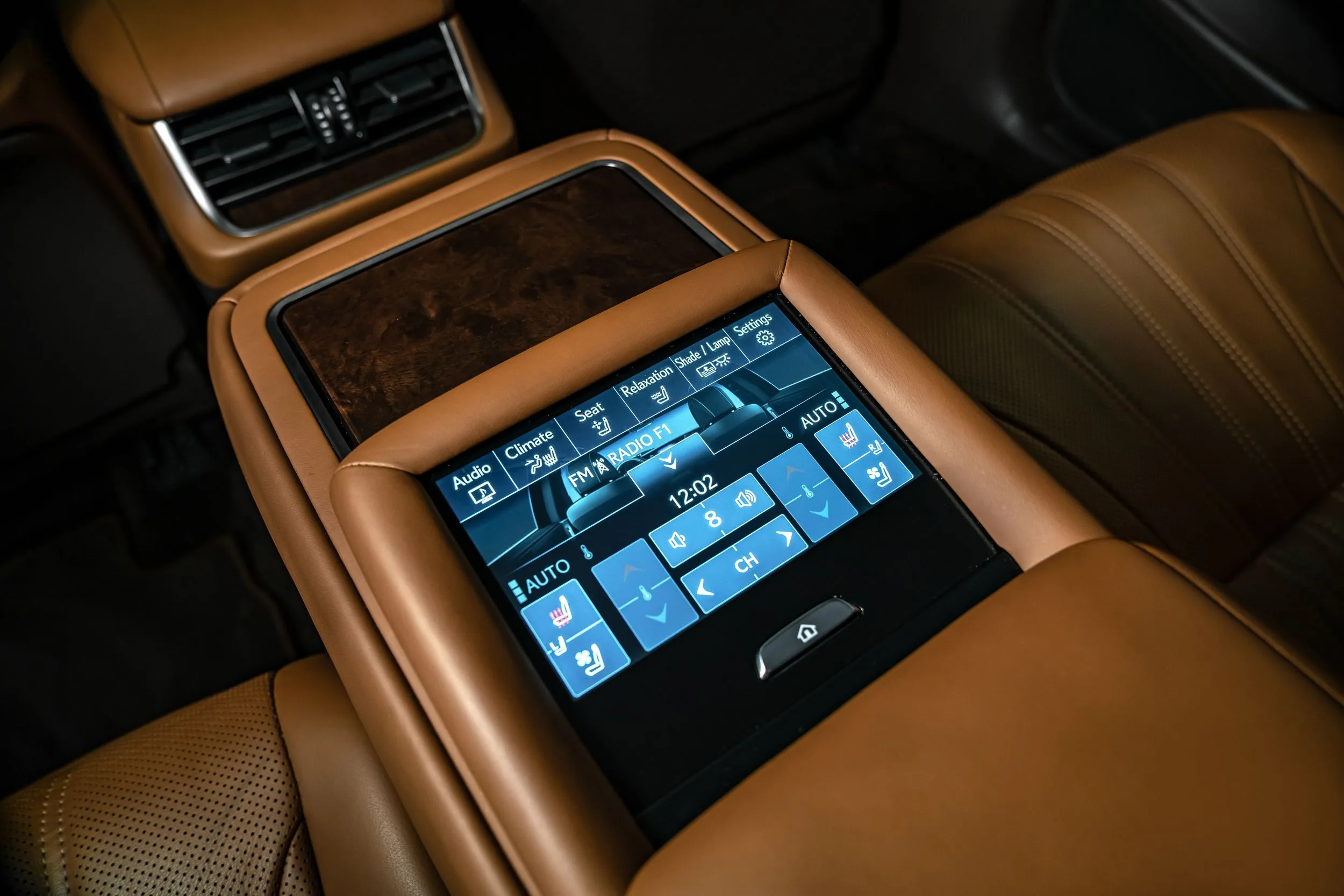2017 Lexus LS 500h, 20/28