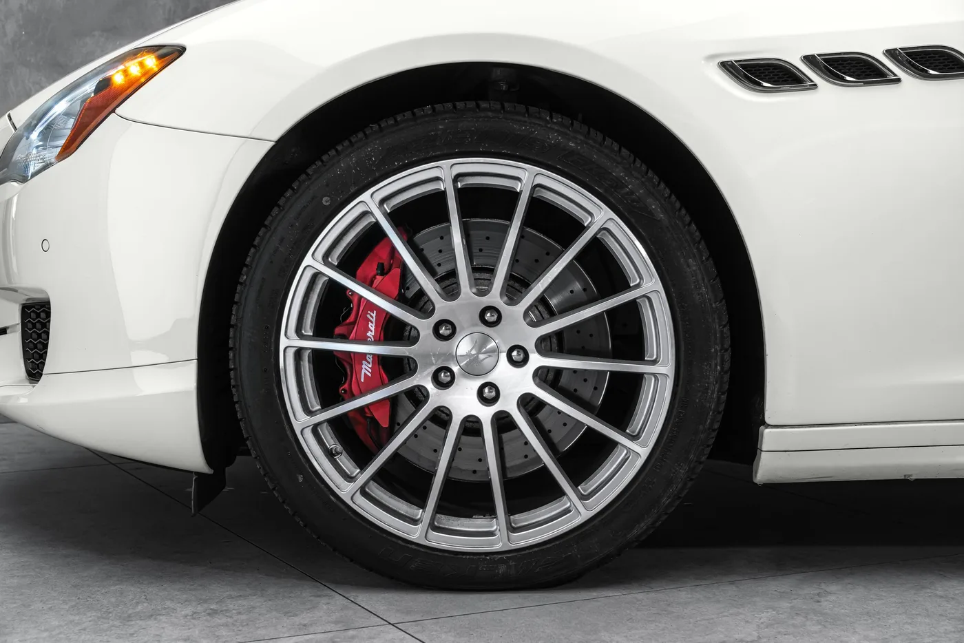 2017 Maserati Quattroporte GTS angeboten von einem Fachhändler in Ostrava, Tschechien, Foto 2 von 15