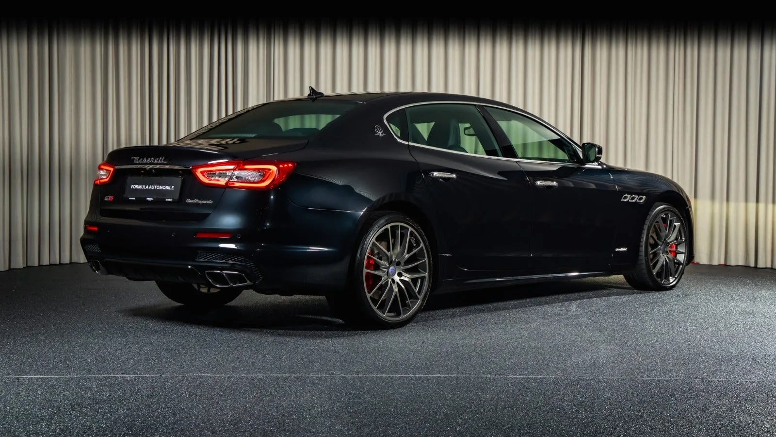 2017 Maserati Quattroporte GTS GranSport, 2/24
