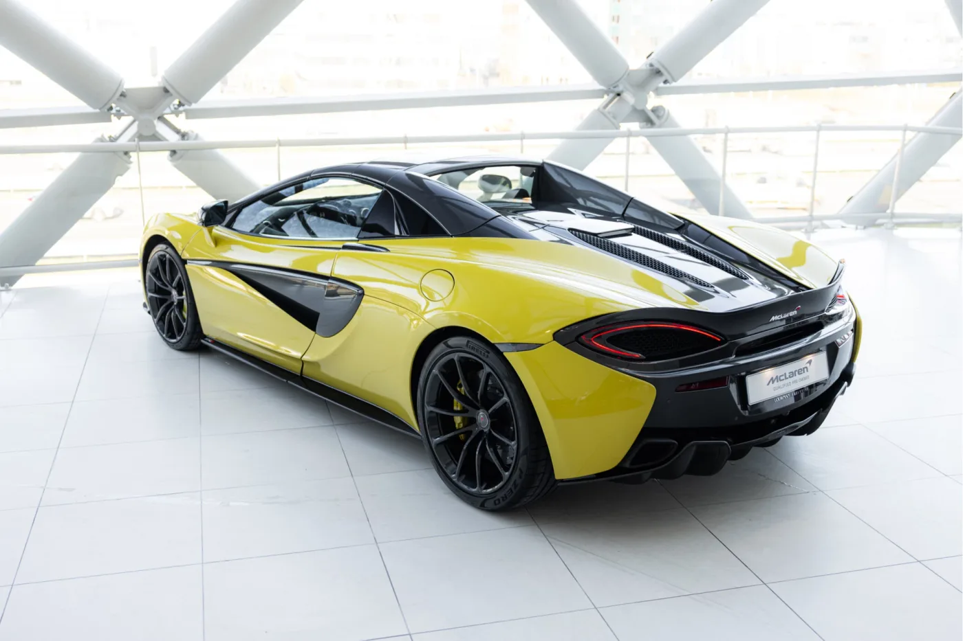 2017 McLaren 570S Spider proposée par un concessionnaire agréé McLaren et Morgan à Utrecht, Pays-Bas, photo 3 sur 25