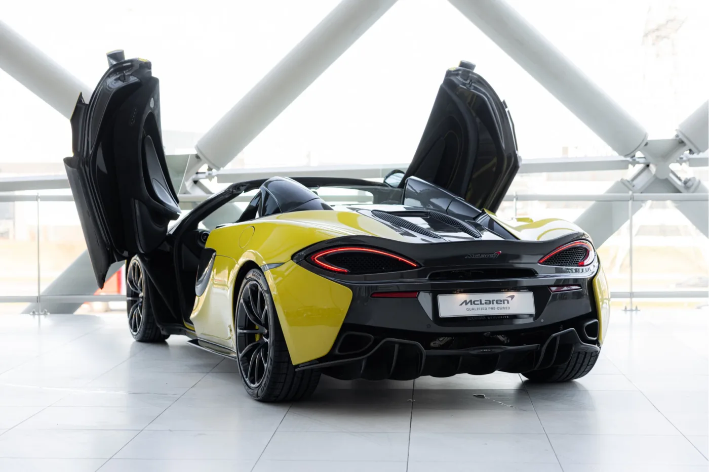 2017 McLaren 570S Spider proposée par un concessionnaire agréé McLaren et Morgan à Utrecht, Pays-Bas, photo 6 sur 25