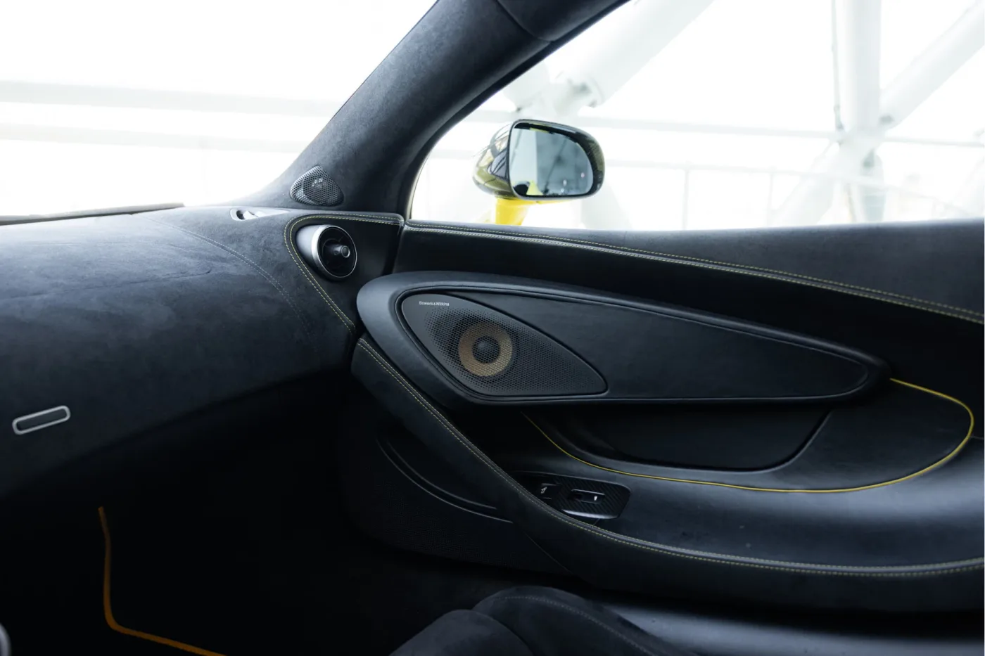 2017 McLaren 570S Spider proposée par un concessionnaire agréé McLaren et Morgan à Utrecht, Pays-Bas, photo 20 sur 25