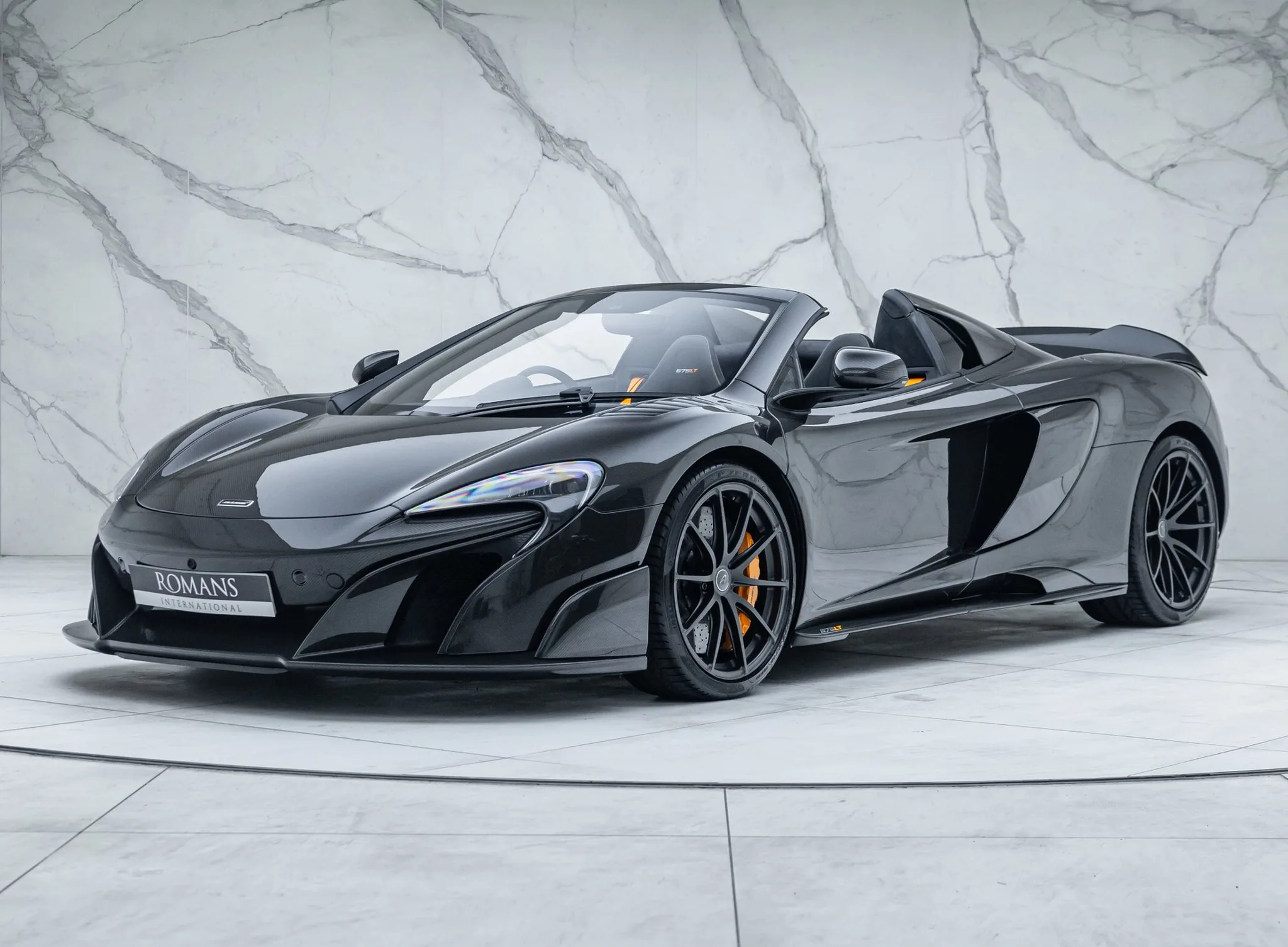 2017 McLaren 675LT Spider proposée par un concessionnaire spécialisé à Banstead, Royaume-Uni, photo principale