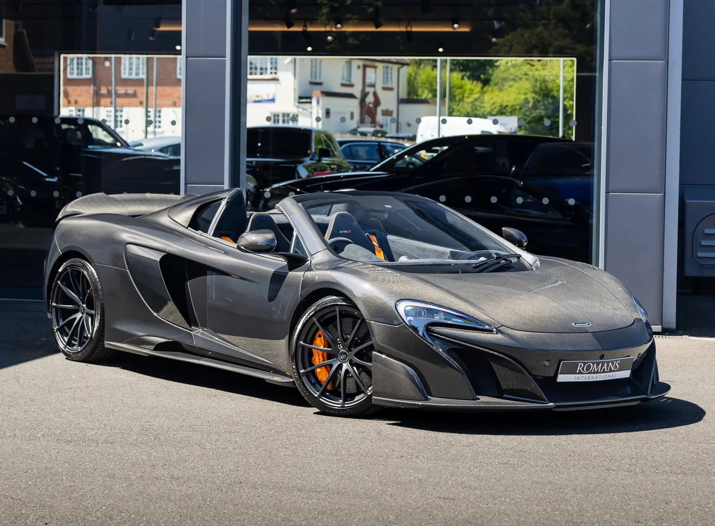 2017 McLaren 675LT Spider proposée par un concessionnaire spécialisé à Banstead, Royaume-Uni, photo 3 sur 25