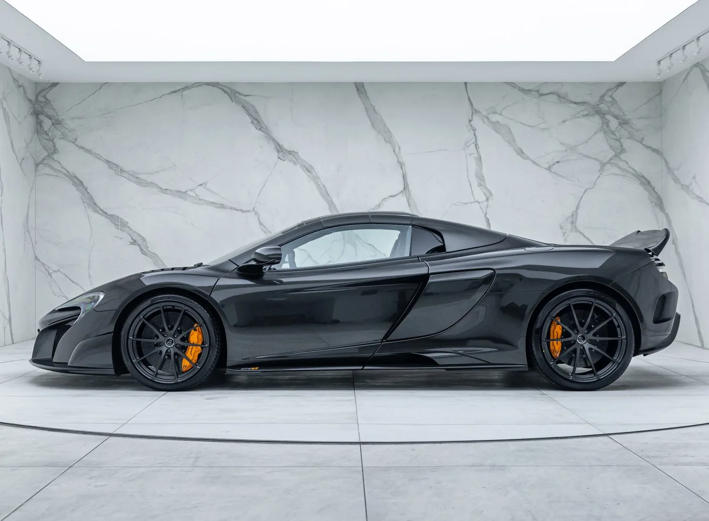 2017 McLaren 675LT Spider proposée par un concessionnaire spécialisé à Banstead, Royaume-Uni, photo 6 sur 25