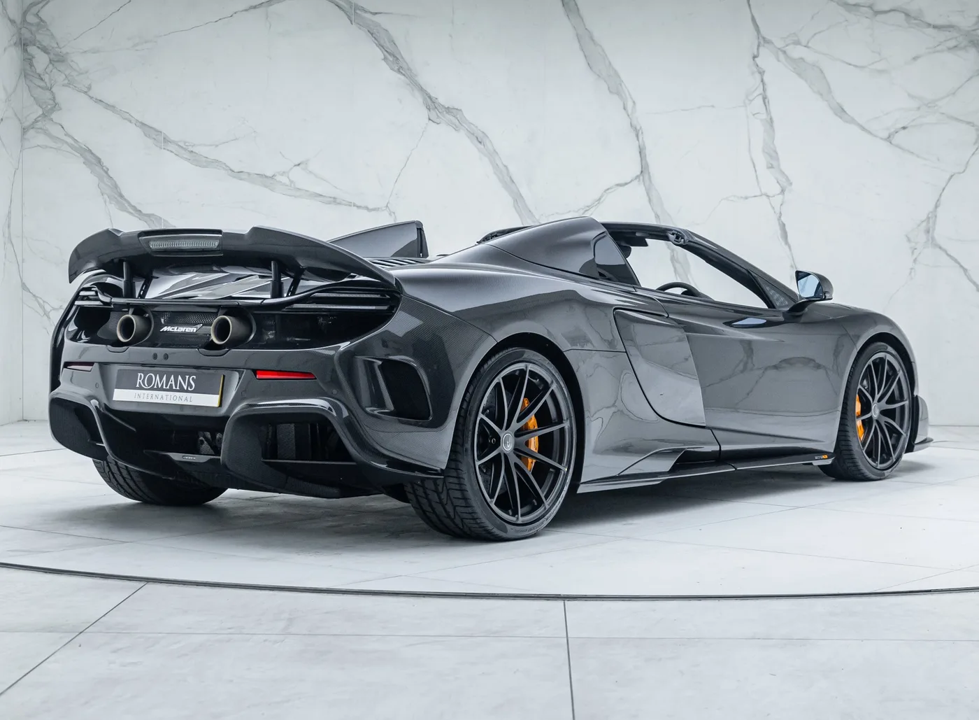 2017 McLaren 675LT Spider proposée par un concessionnaire spécialisé à Banstead, Royaume-Uni, photo 7 sur 25