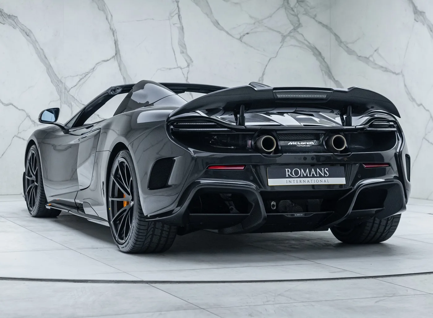 2017 McLaren 675LT Spider proposée par un concessionnaire spécialisé à Banstead, Royaume-Uni, photo 13 sur 25