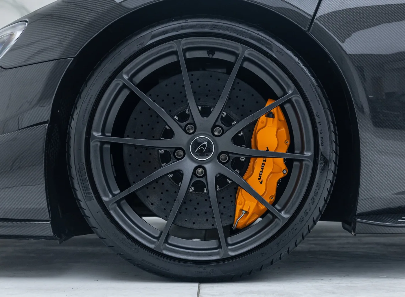 2017 McLaren 675LT Spider proposée par un concessionnaire spécialisé à Banstead, Royaume-Uni, photo 16 sur 25