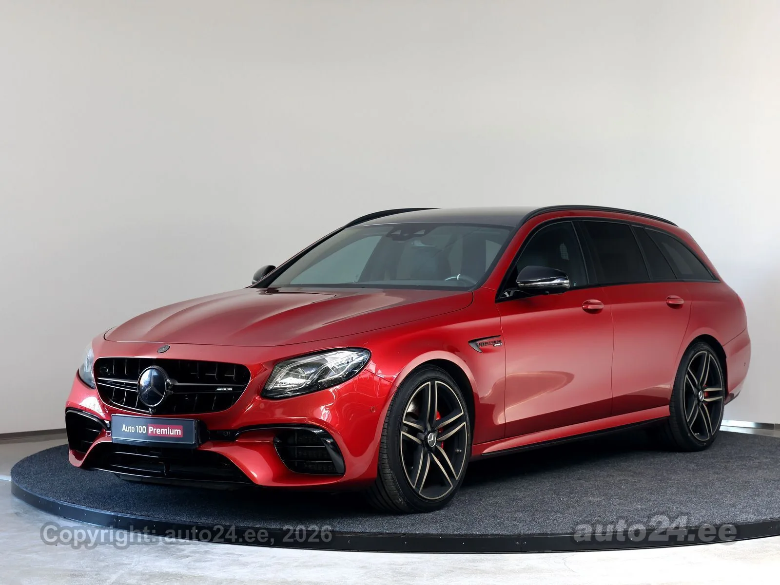 2017 Mercedes-AMG E 63 S Estate en un concesionario especializado de Tallinn, Estonia, foto principal