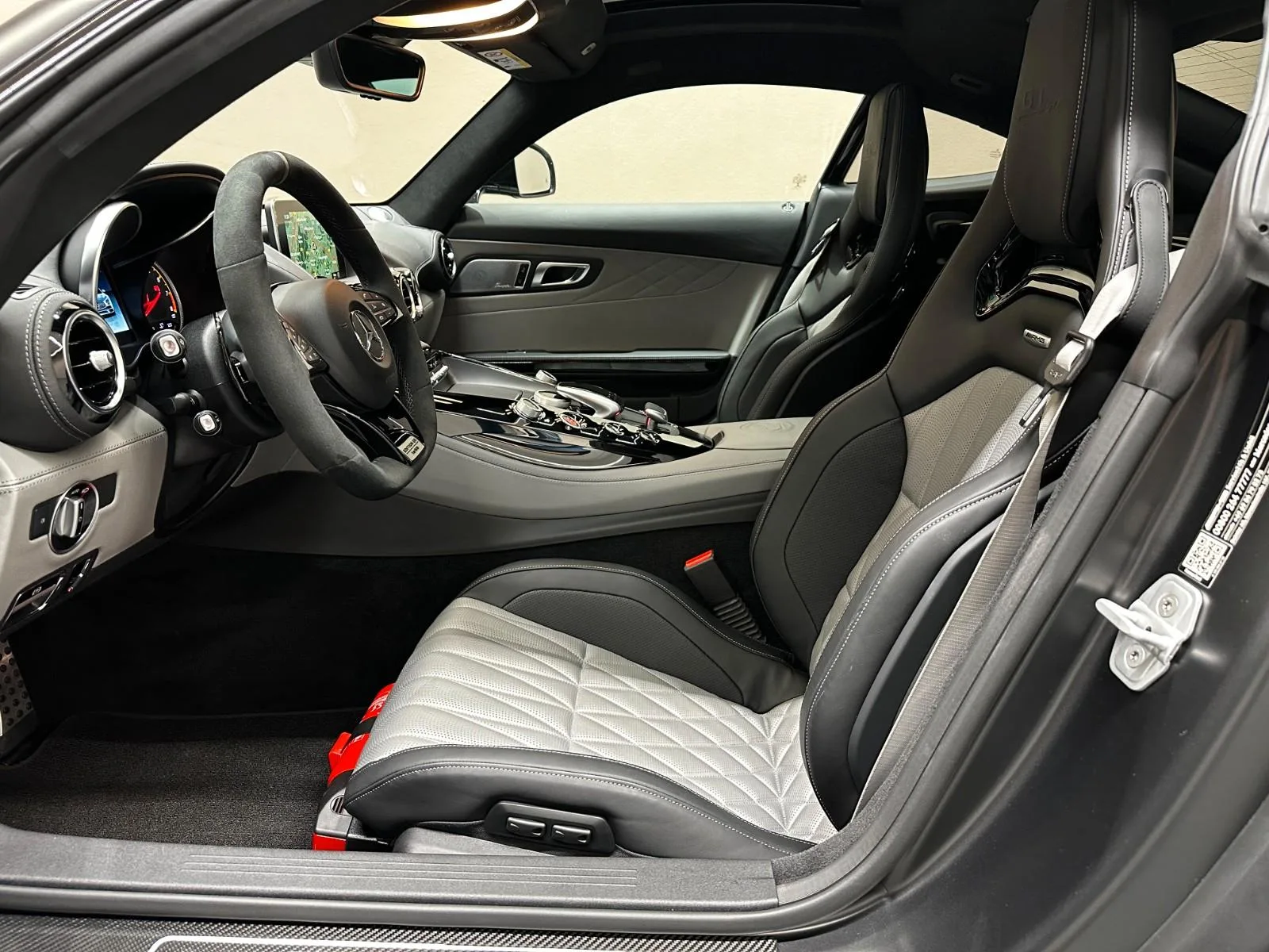 2017 Mercedes-AMG GT C Edition 50, 16/27