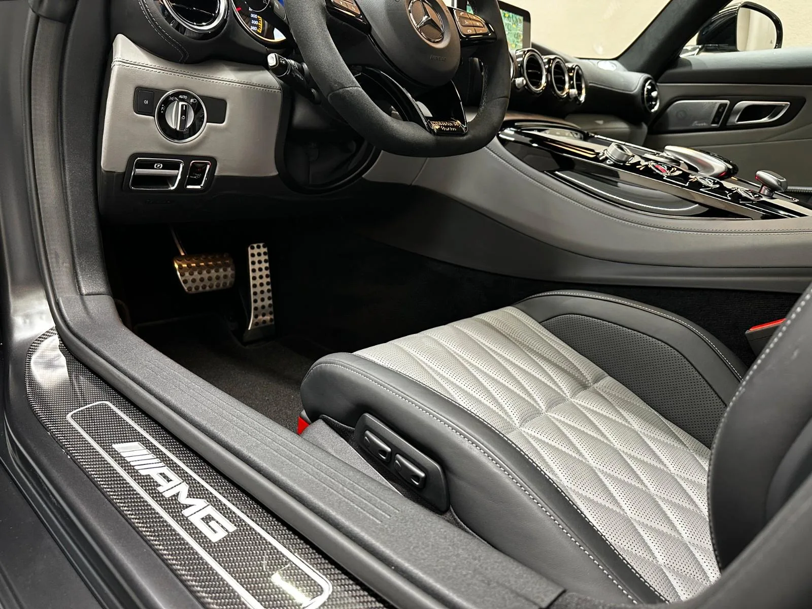2017 Mercedes-AMG GT C Edition 50, 17/27