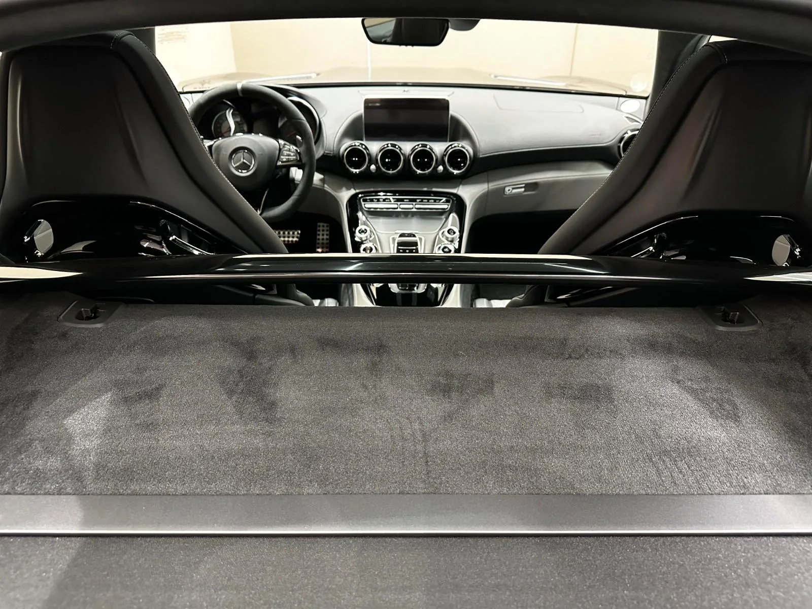2017 Mercedes-AMG GT C Edition 50, 26/27
