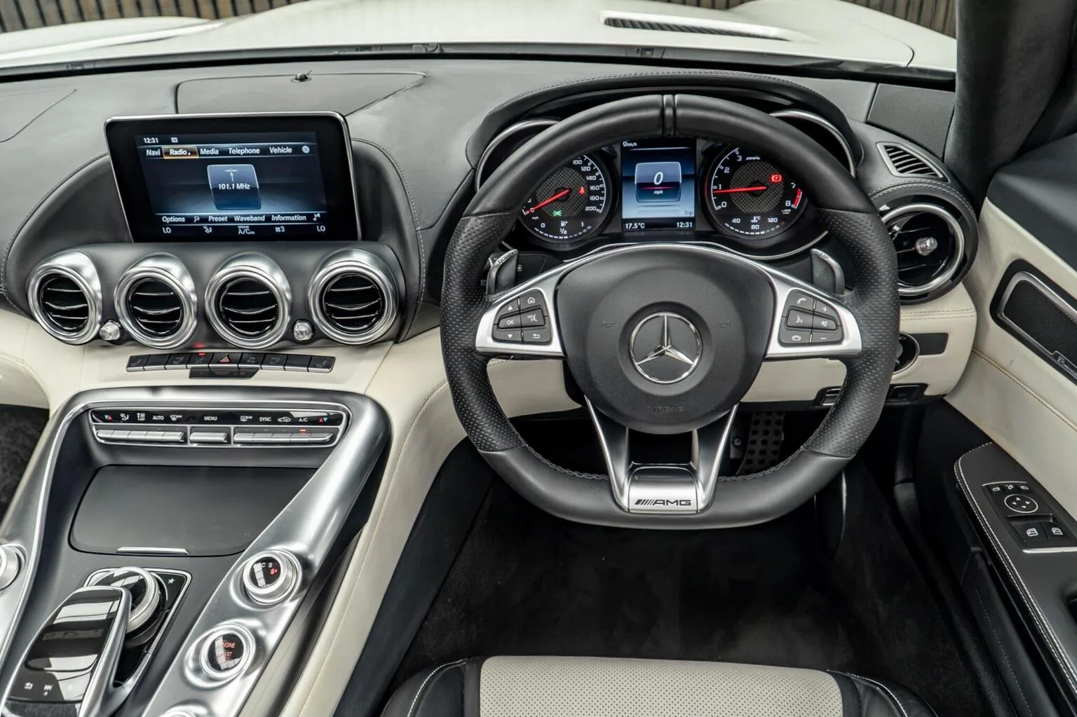 2017 Mercedes-AMG GT Roadster, 26/30