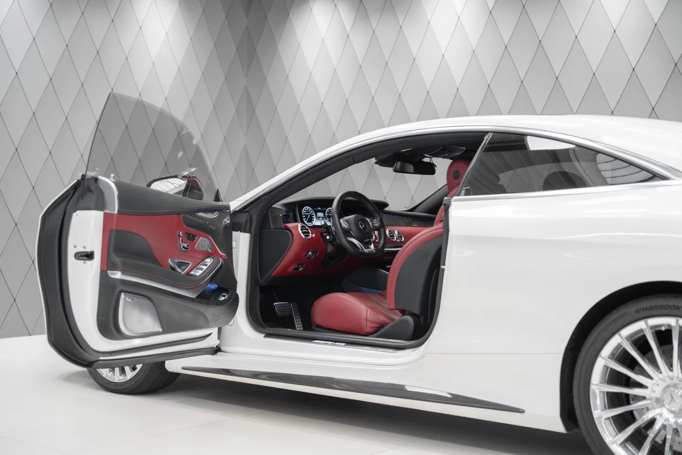 2017 Mercedes-AMG S 65 Coupé offered by a supercar dealer in Schenefeld, Germany, photo 11 of 25