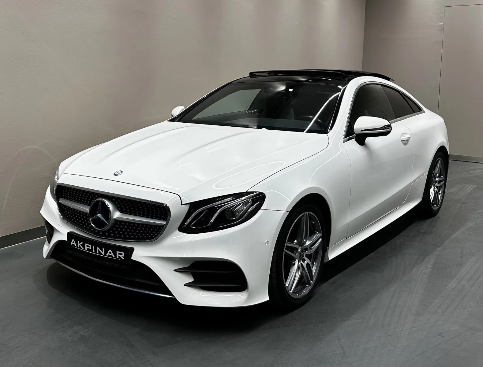 2017 Mercedes-Benz E 200 Coupé, AMG Line offered by a specialist dealer in Holzgerlingen, Germany, main photo