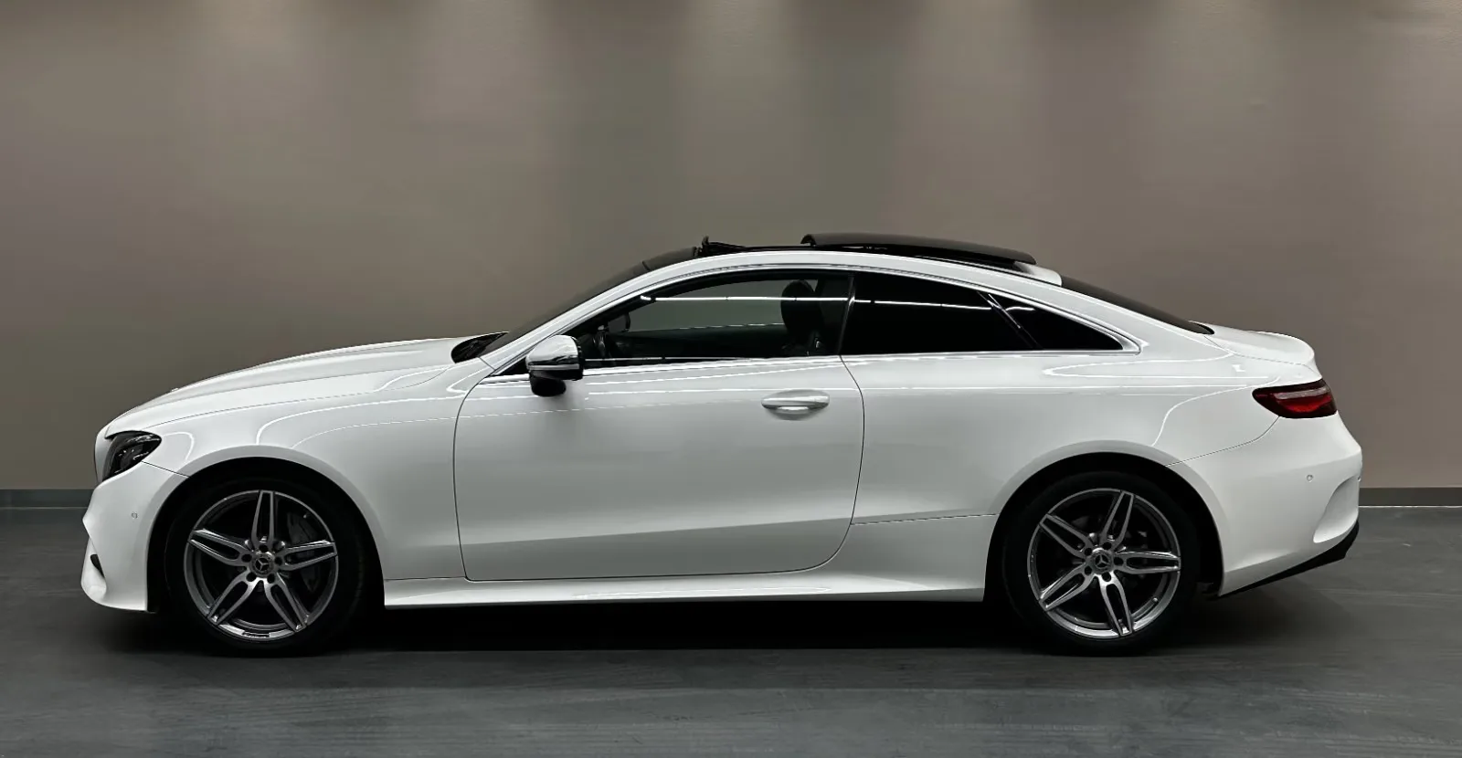 2017 Mercedes-Benz E 200 Coupé, AMG Line, 3/22