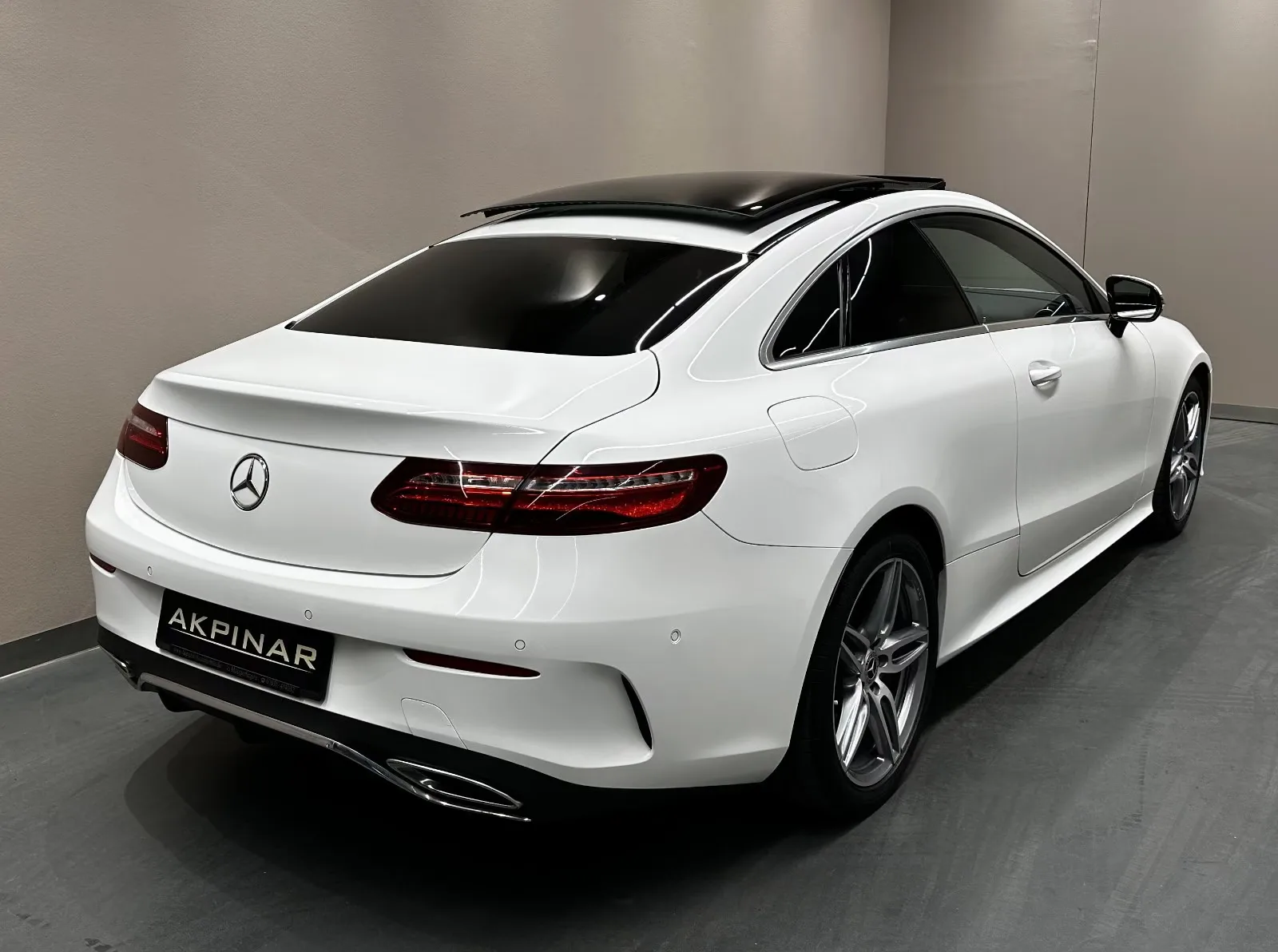2017 Mercedes-Benz E 200 Coupé, AMG Line, 5/22