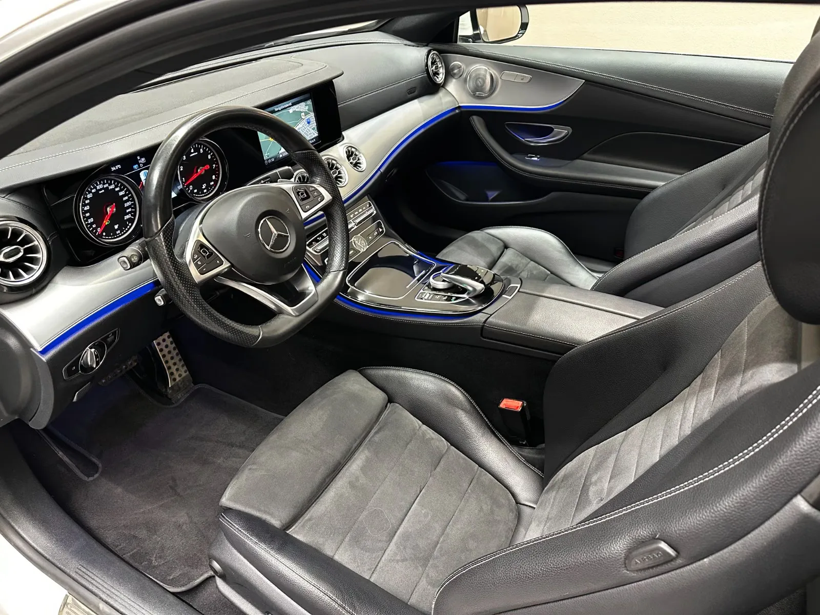 2017 Mercedes-Benz E 200 Coupé, AMG Line, 8/22