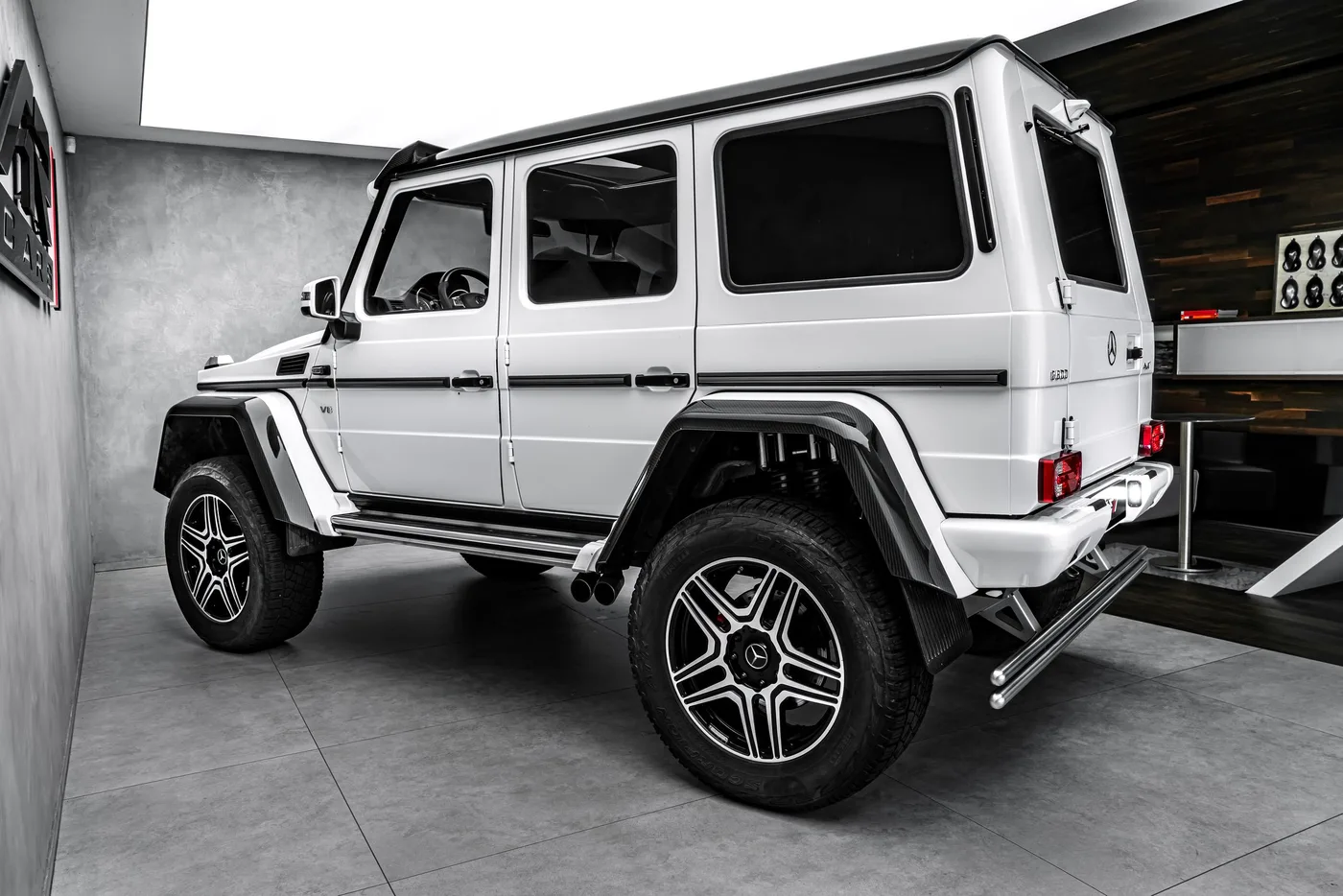 2017 Mercedes-Benz G 500 4x4² offered by a specialist dealer in Ostrava, Czechia, photo 7 of 15