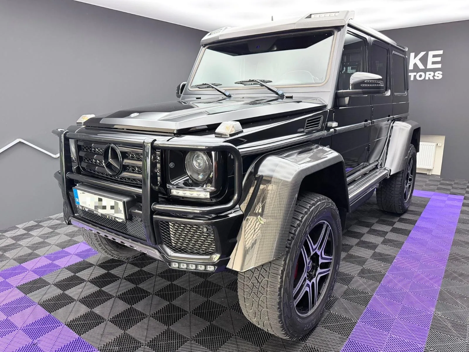 2017 Mercedes-Benz G 500 4x4² proposée par un concessionnaire spécialisé à Bratislava, Slovaquie, photo principale