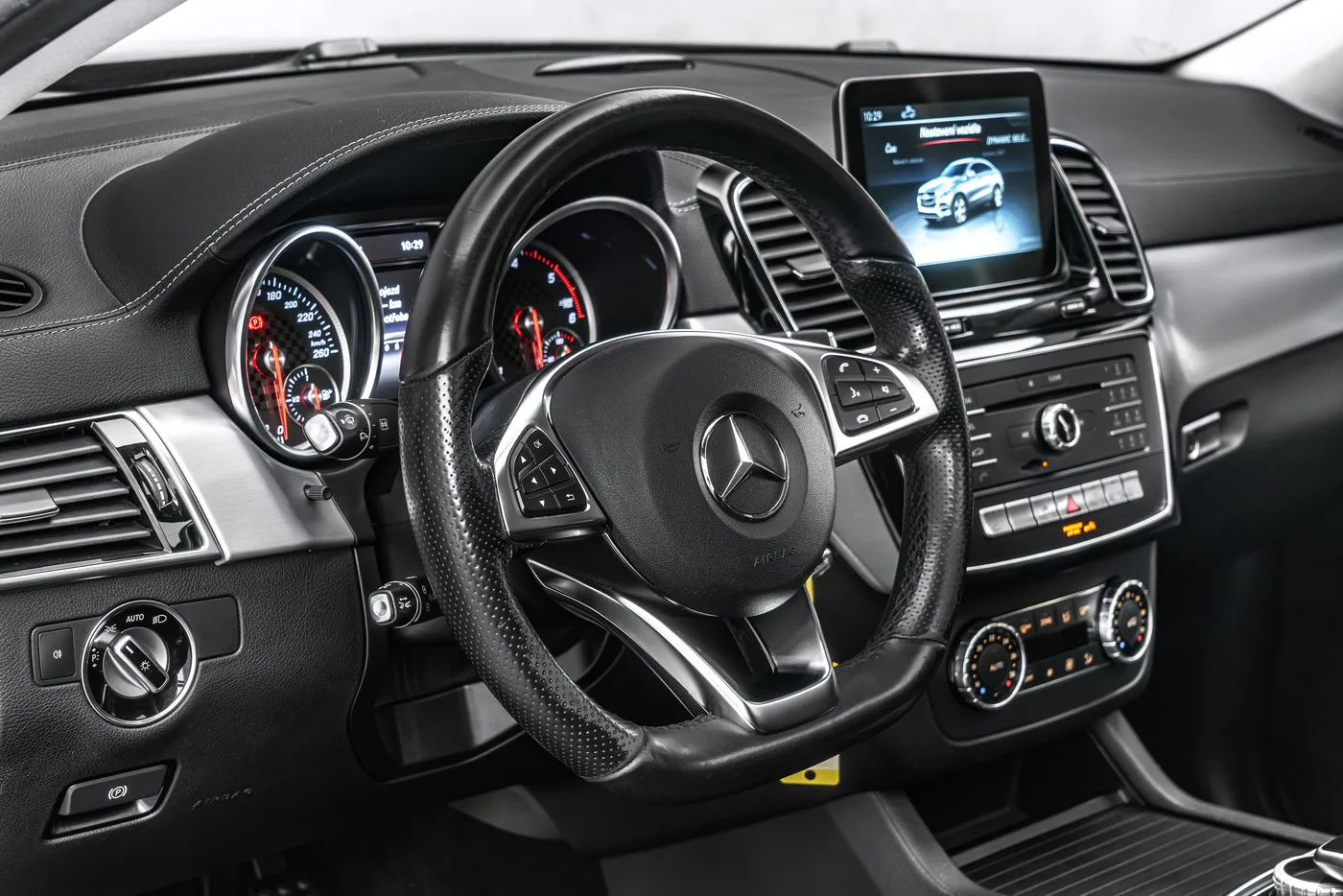 2017 Mercedes-Benz GLE 350 d 4MATIC Coupé proposée par un concessionnaire spécialisé à Ostrava, Tchéquie, photo 16 sur 23